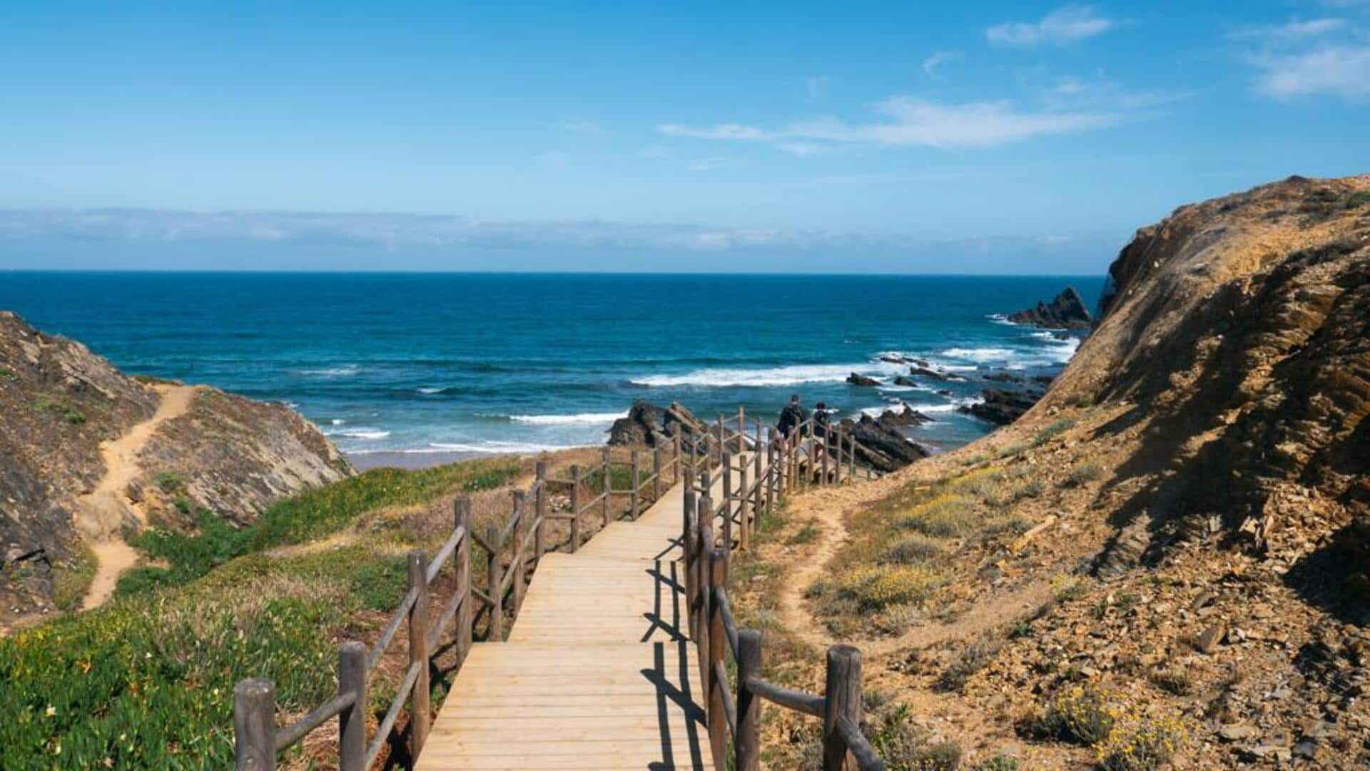เส้นทางเดินชมชายฝั่งที่สวยงามของโปรตุเกส