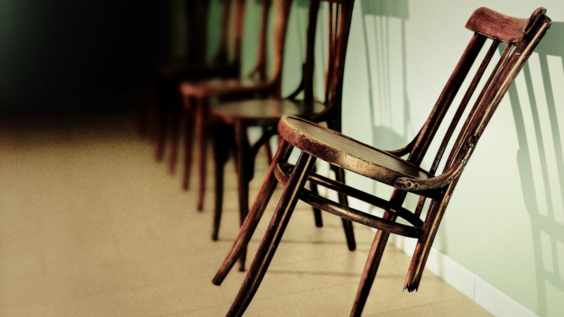 เฟอร์นิเจอร์เก่า กลับมาสวยใหม่ในงบจำกัด