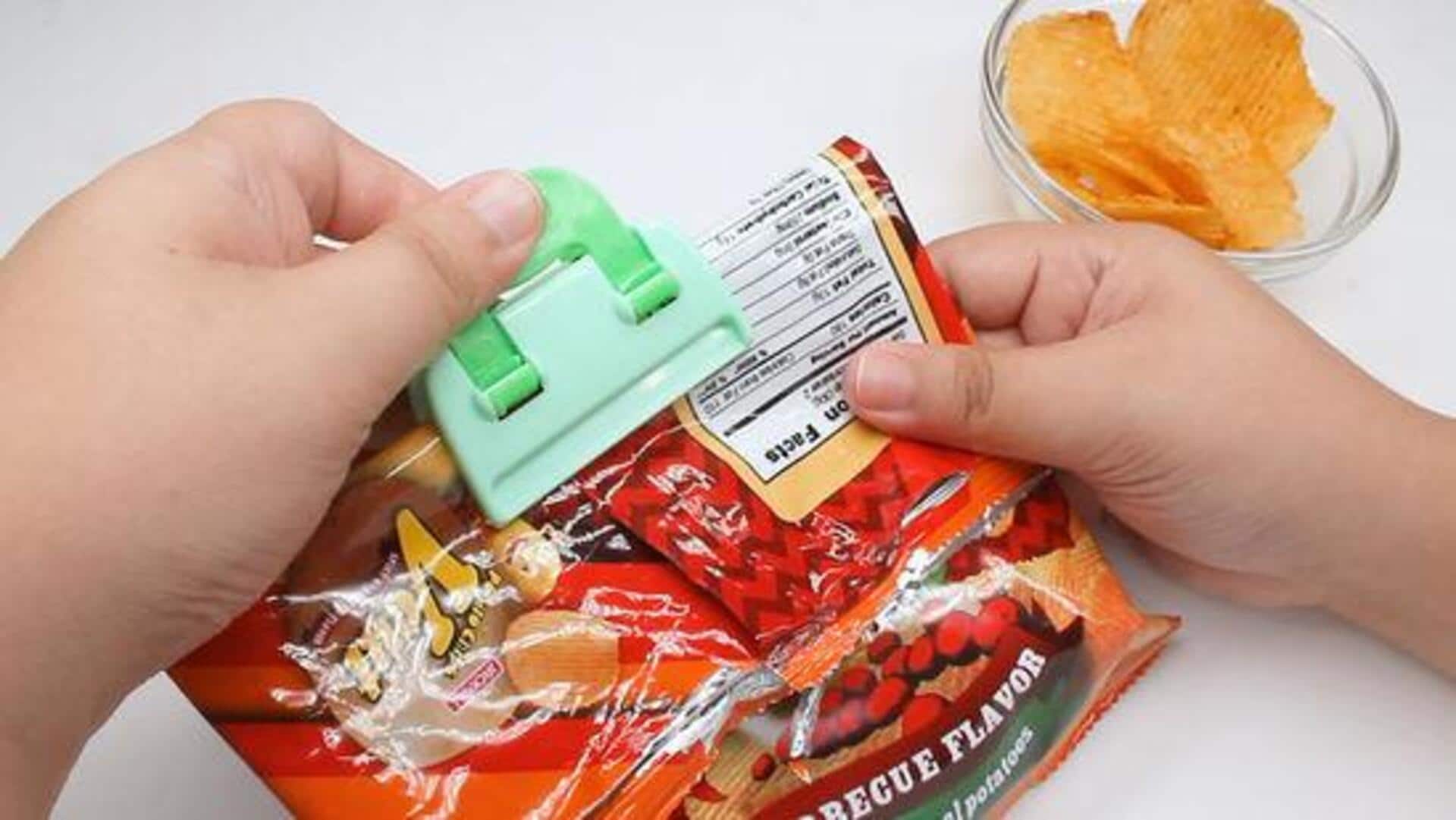 เคล็ดลับปิดถุงขนมด้วยกิ๊บติดผมแบบง่าย ๆ 