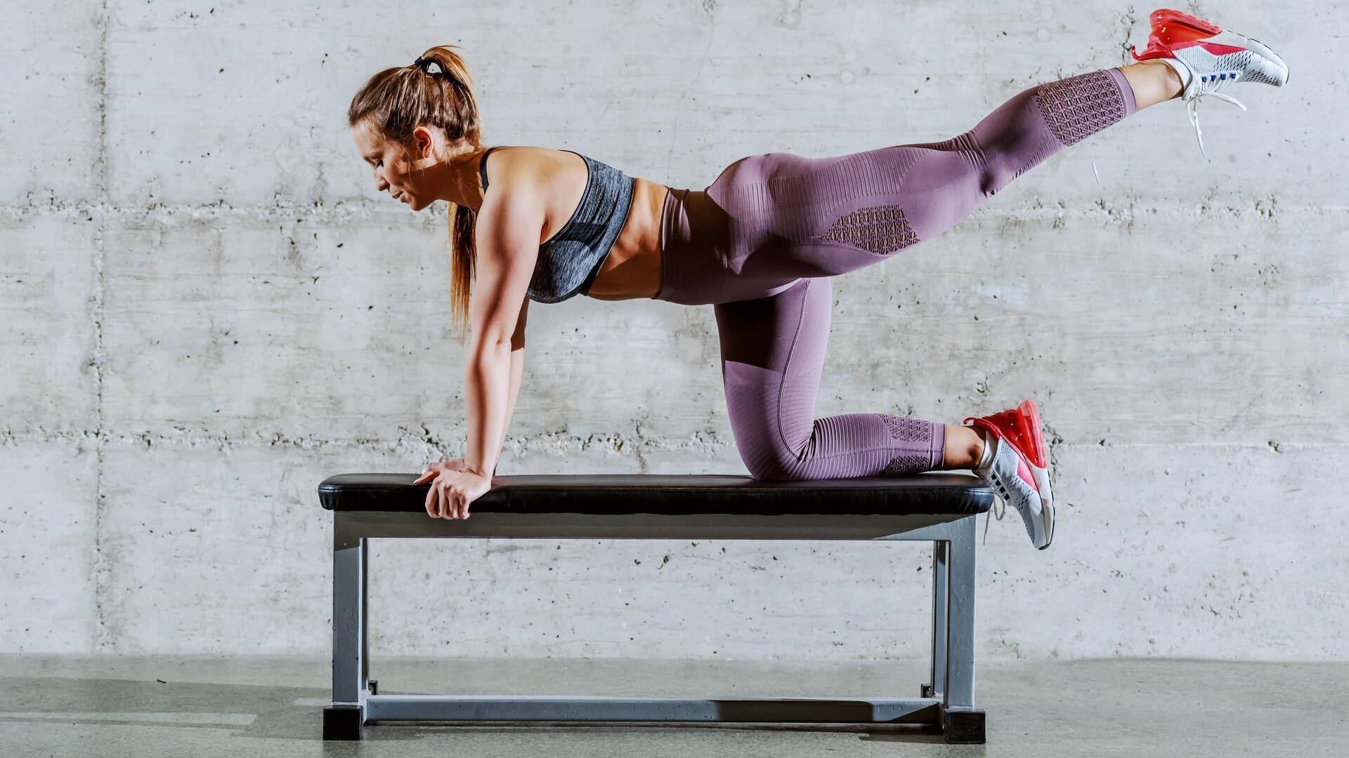 ฟื้นฟูความแข็งแรงต้นขาด้วยท่าควอด 5 ขั้นตอน