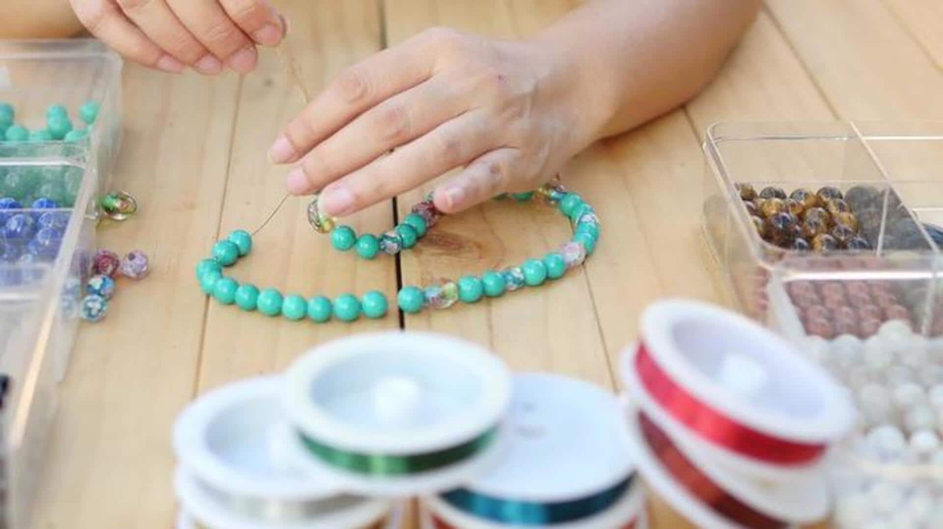 เพิ่มสมาธิด้วยการร้อยลูกปัดอย่างตั้งใจ