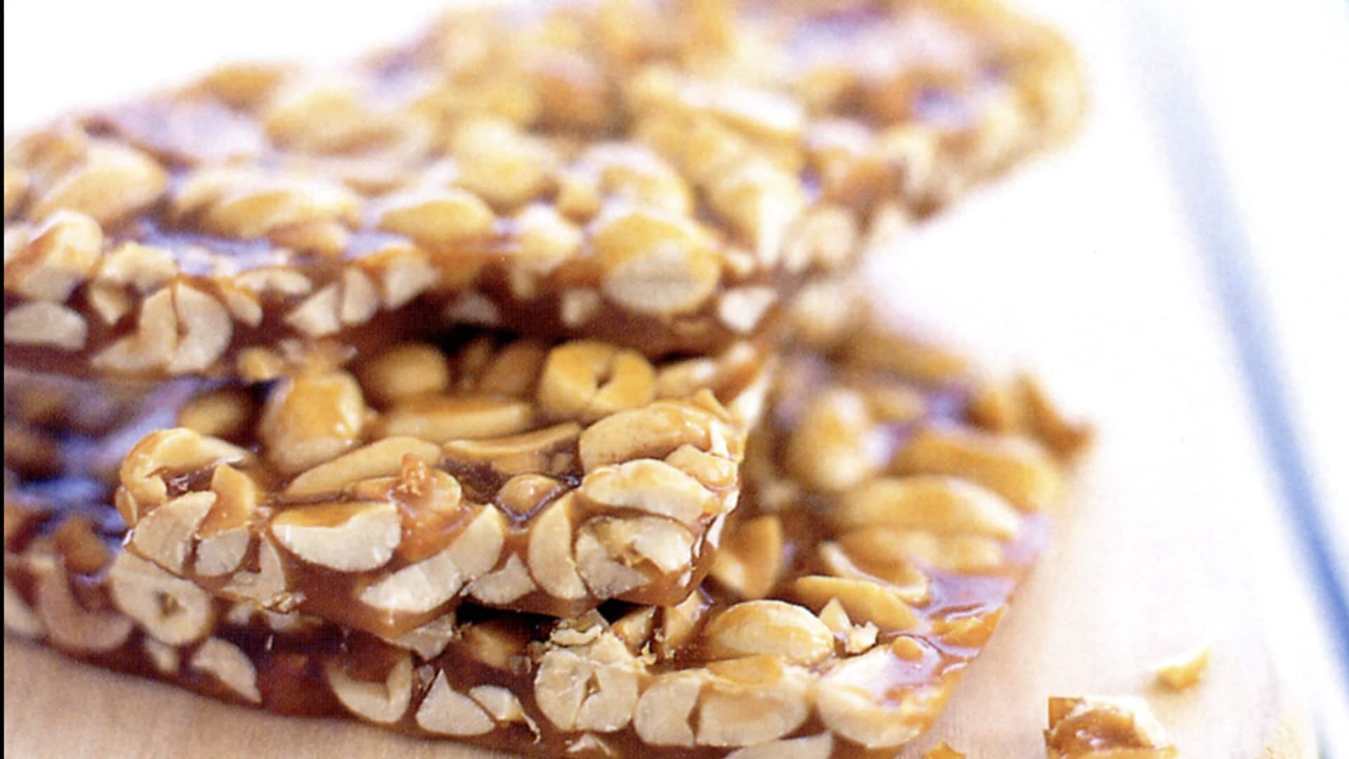 ขนมถั่วลิสงน้ำตาลโตนด สูตรทำง่าย อร่อยได้ที่บ้าน