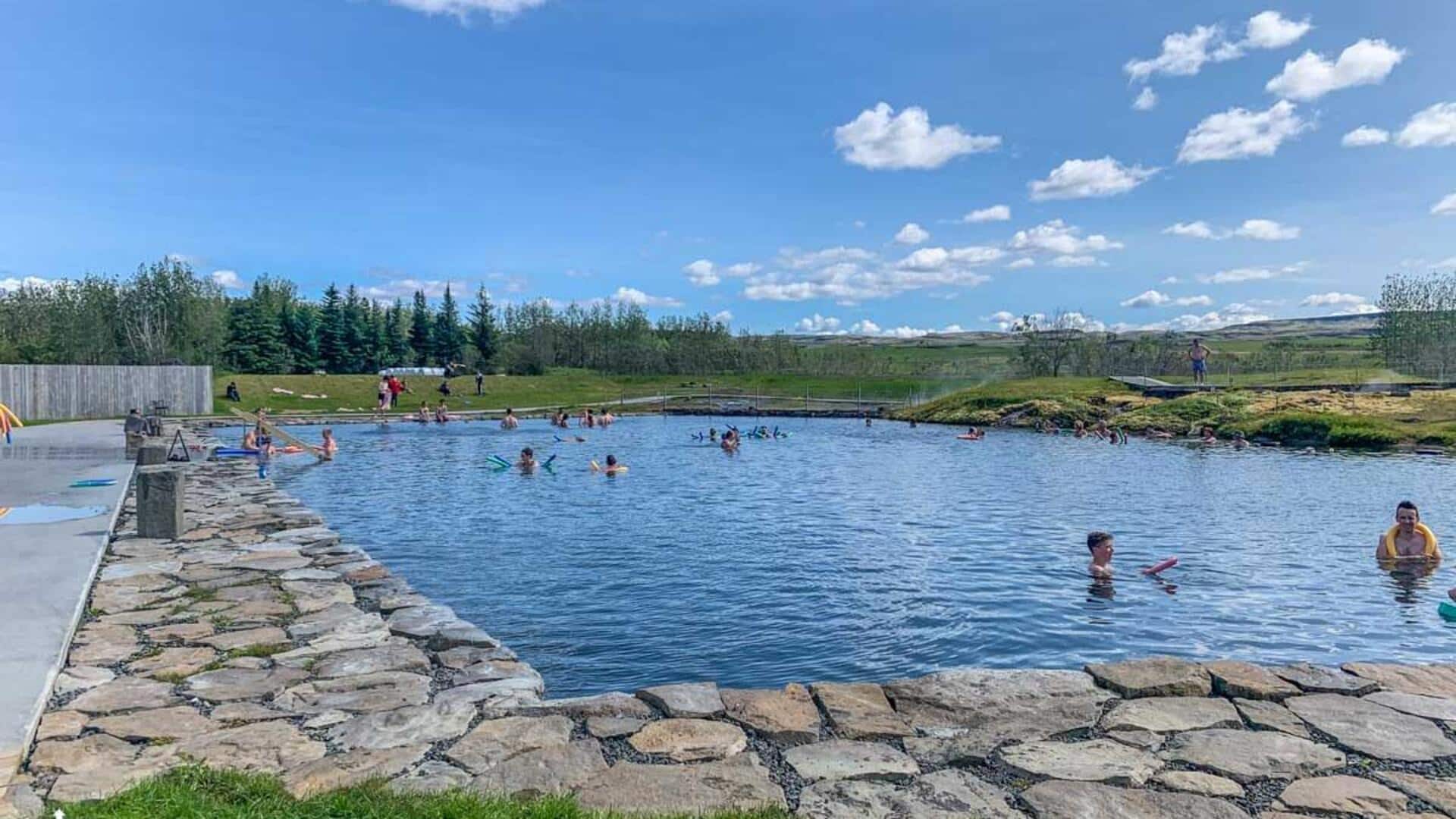 สระน้ำอุ่นธรรมชาติในไอซ์แลนด์: 5 สถานที่ที่ไม่ควรพลาด