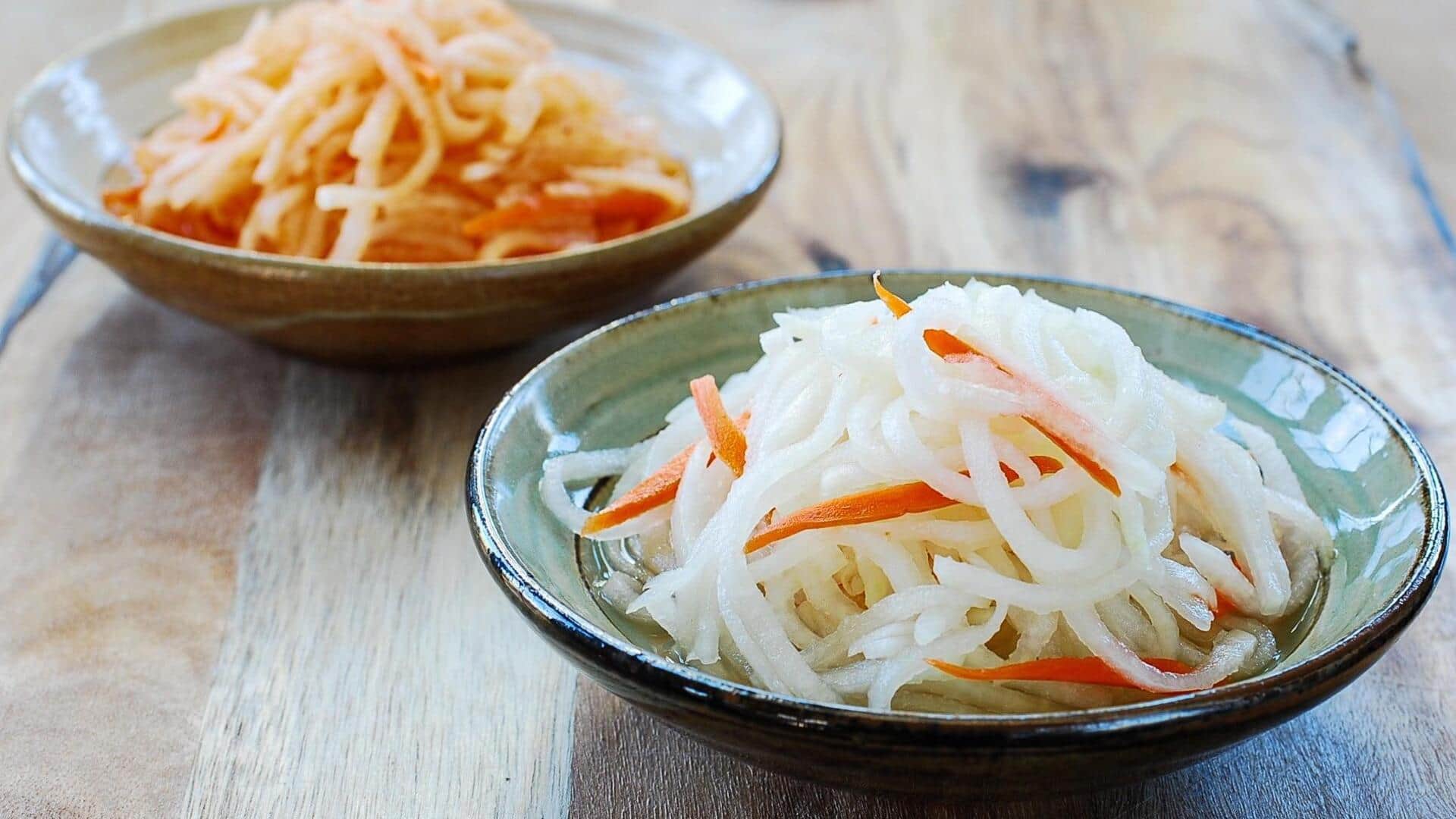 สลัดหัวไชเท้า สดชื่น เปรี้ยวหวานกำลังดี สลัดหัวไชเท้า สดชื่น เปรี้ยวหวานกำลังดี
