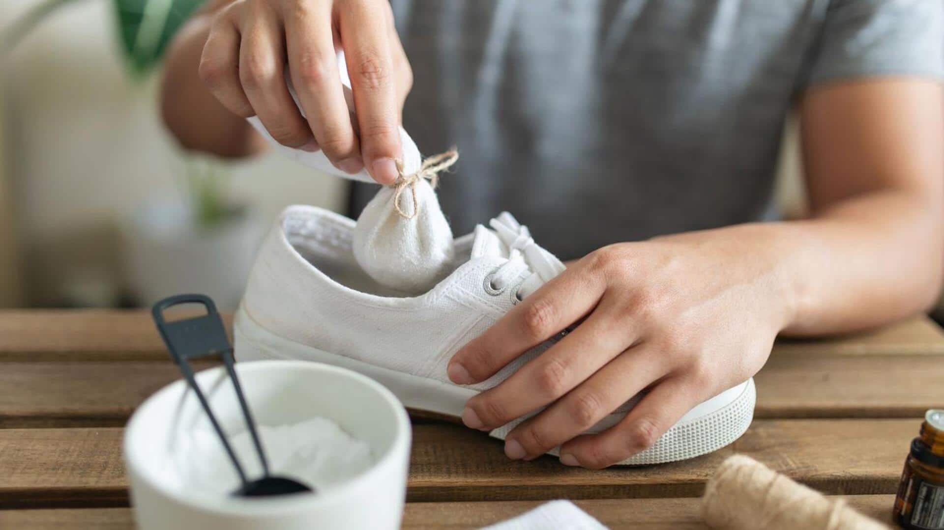 วิธีรักษารองเท้าให้ปราศจากกลิ่นด้วยถุงสมุนไพร