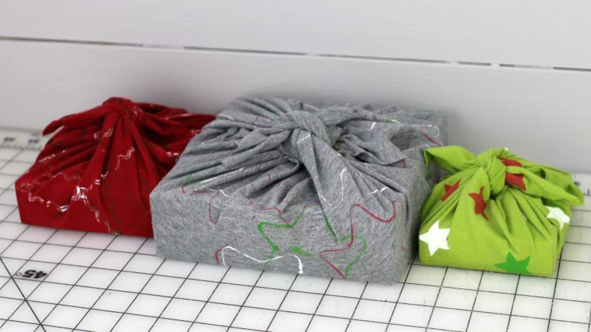 เปลี่ยนเสื้อยืดเก่าเป็นผ้าห่อของขวัญรักษ์โลก