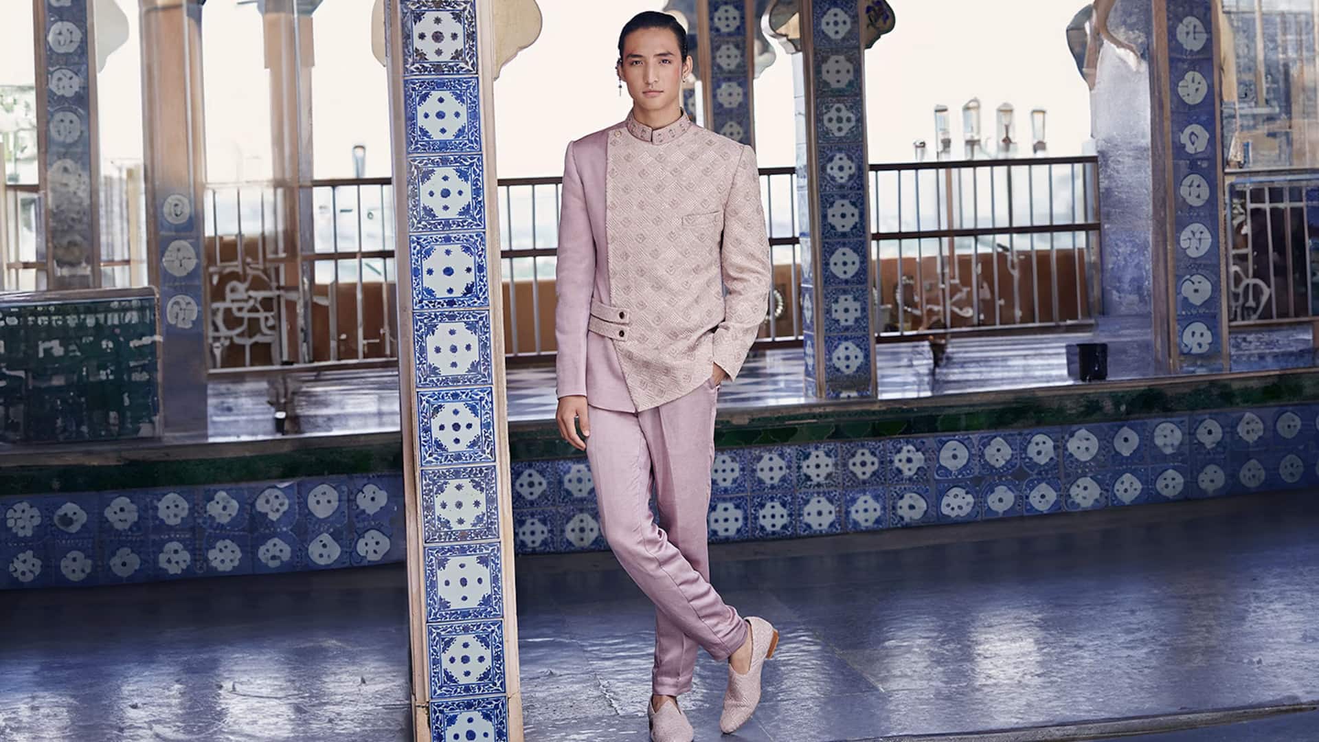 สไตล์ที่แมตช์กับกางเกงโจดปุรีได้ลงตัว