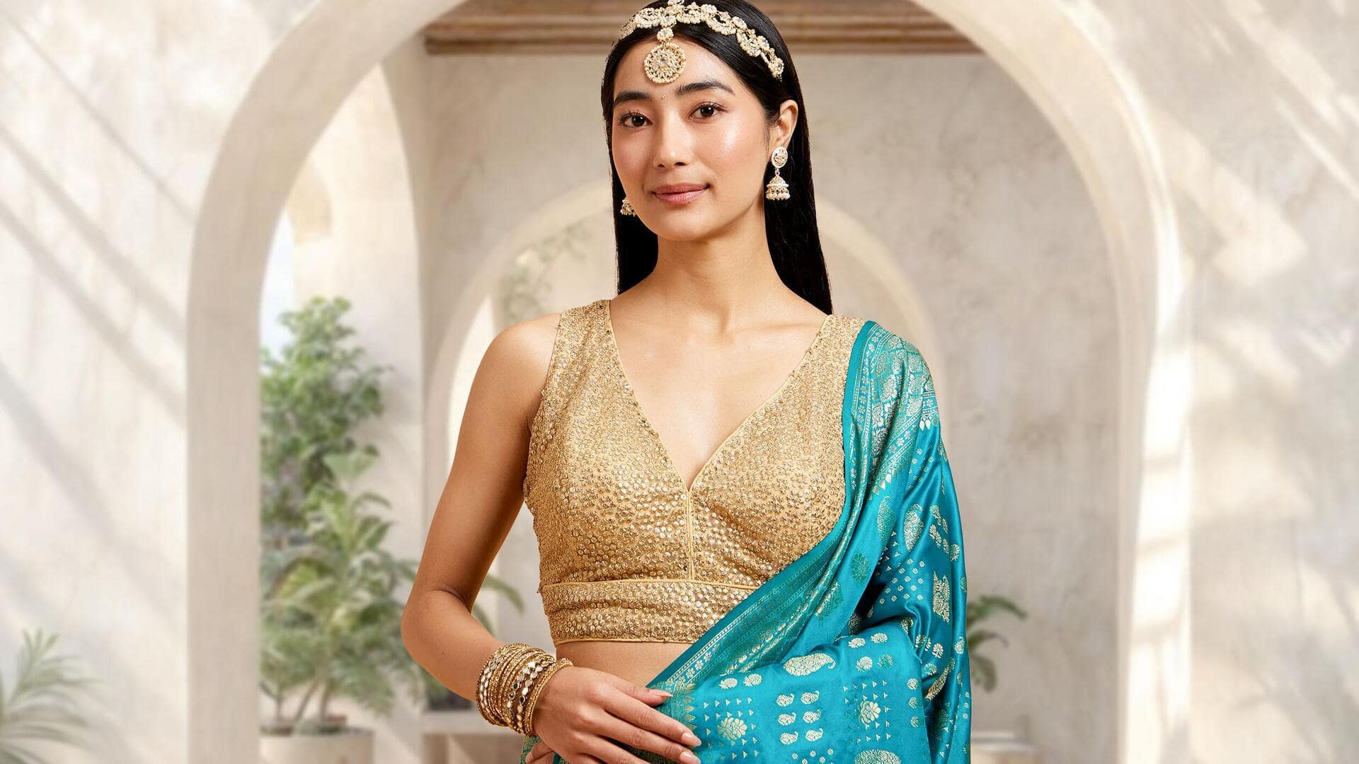 5 สไตล์เสื้อเบลาส์ที่เข้ากับส่าหรีได้อย่างลงตัว