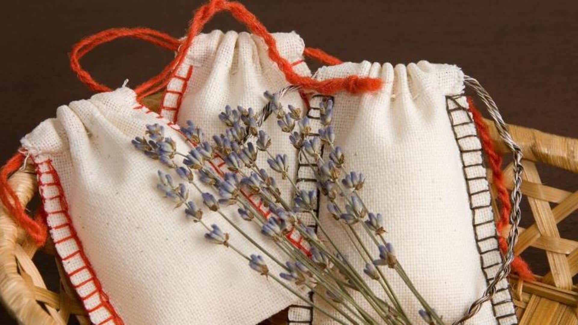 ไอเดียสร้างซองหอมจากผ้าส่วนเกินในตู้เสื้อผ้า