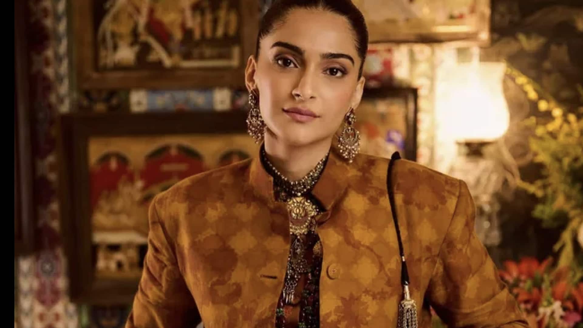 5 สไตล์ที่เข้ากันได้ดีกับเสื้อแจ็คเก็ตปักไทย