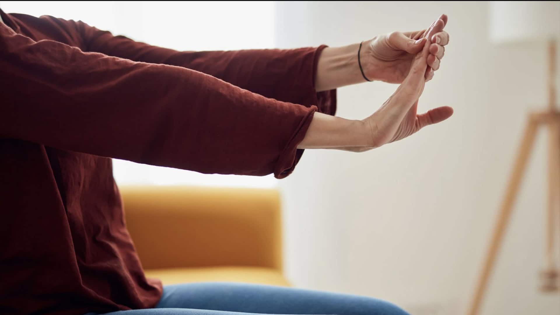 5 ท่าออกกำลังกายข้อมือสำหรับชาวออฟฟิศ