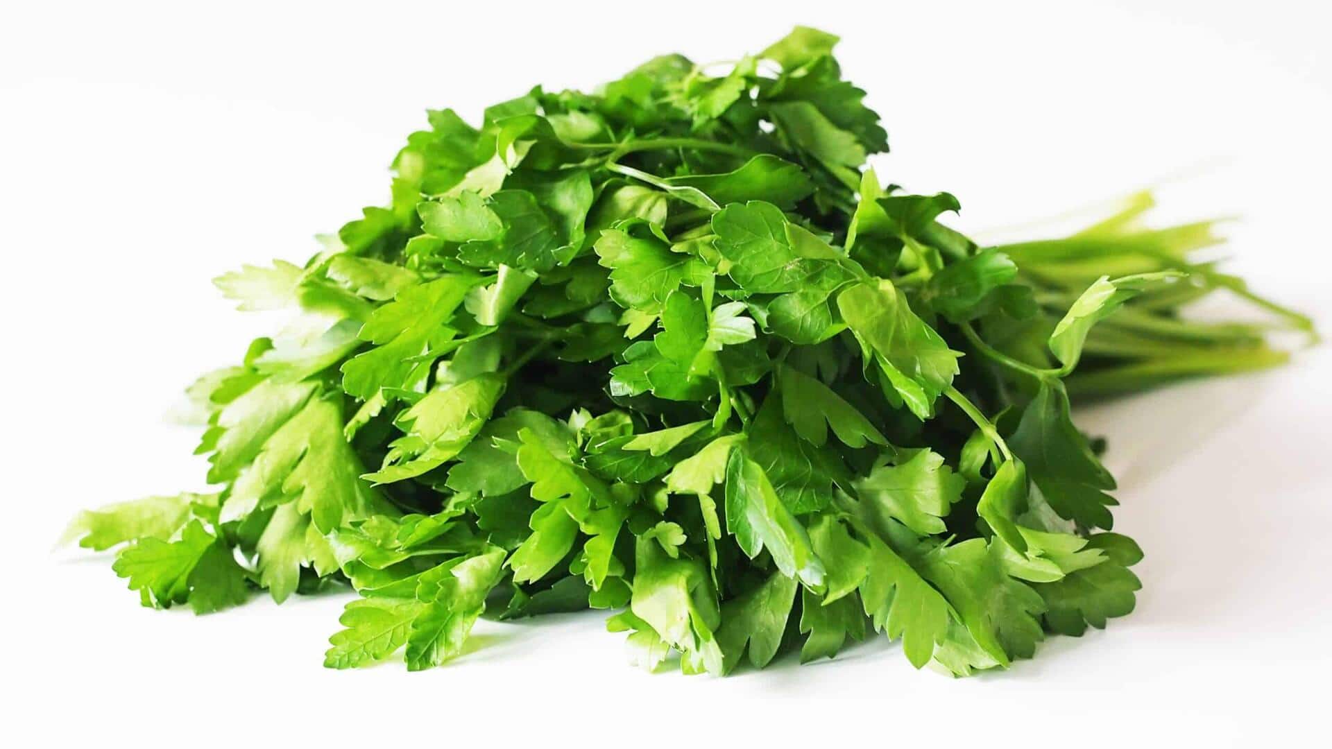 5 คุณประโยชน์ด้านความงามจากผักชีฝรั่ง