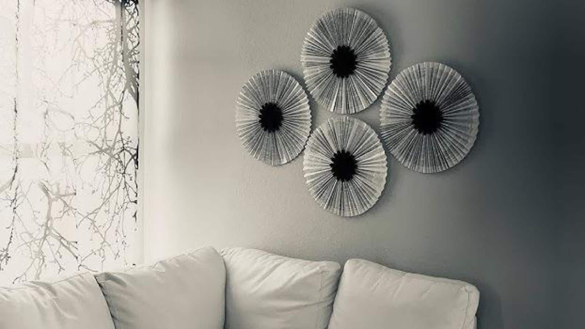 เปลี่ยนหน้าหนังสือเก่าให้กลายเป็นศิลปะติดผนังสุดเก๋