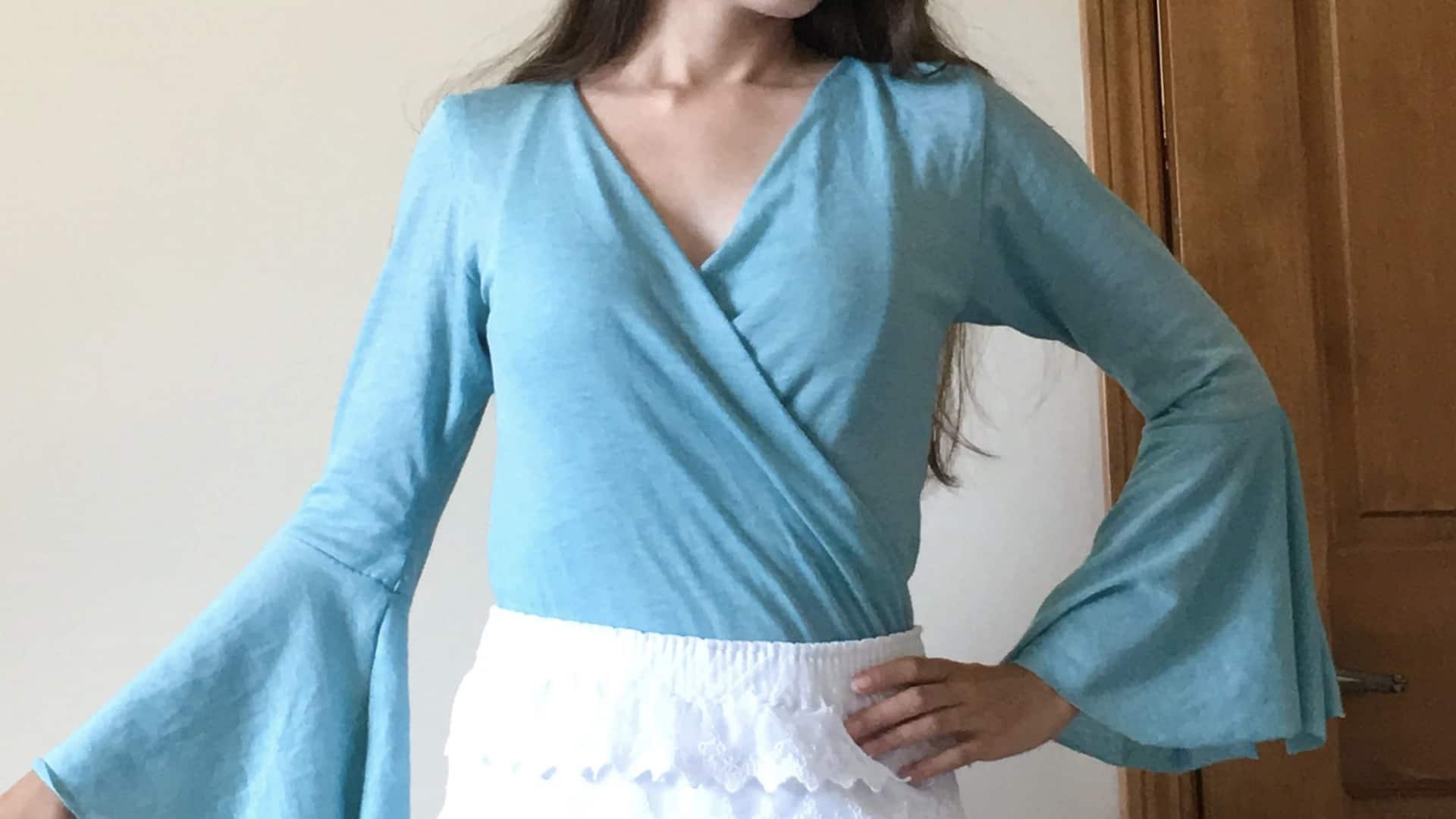 5 สไตล์ที่เข้ากันได้ดีกับเสื้อเบลล์สลีฟ