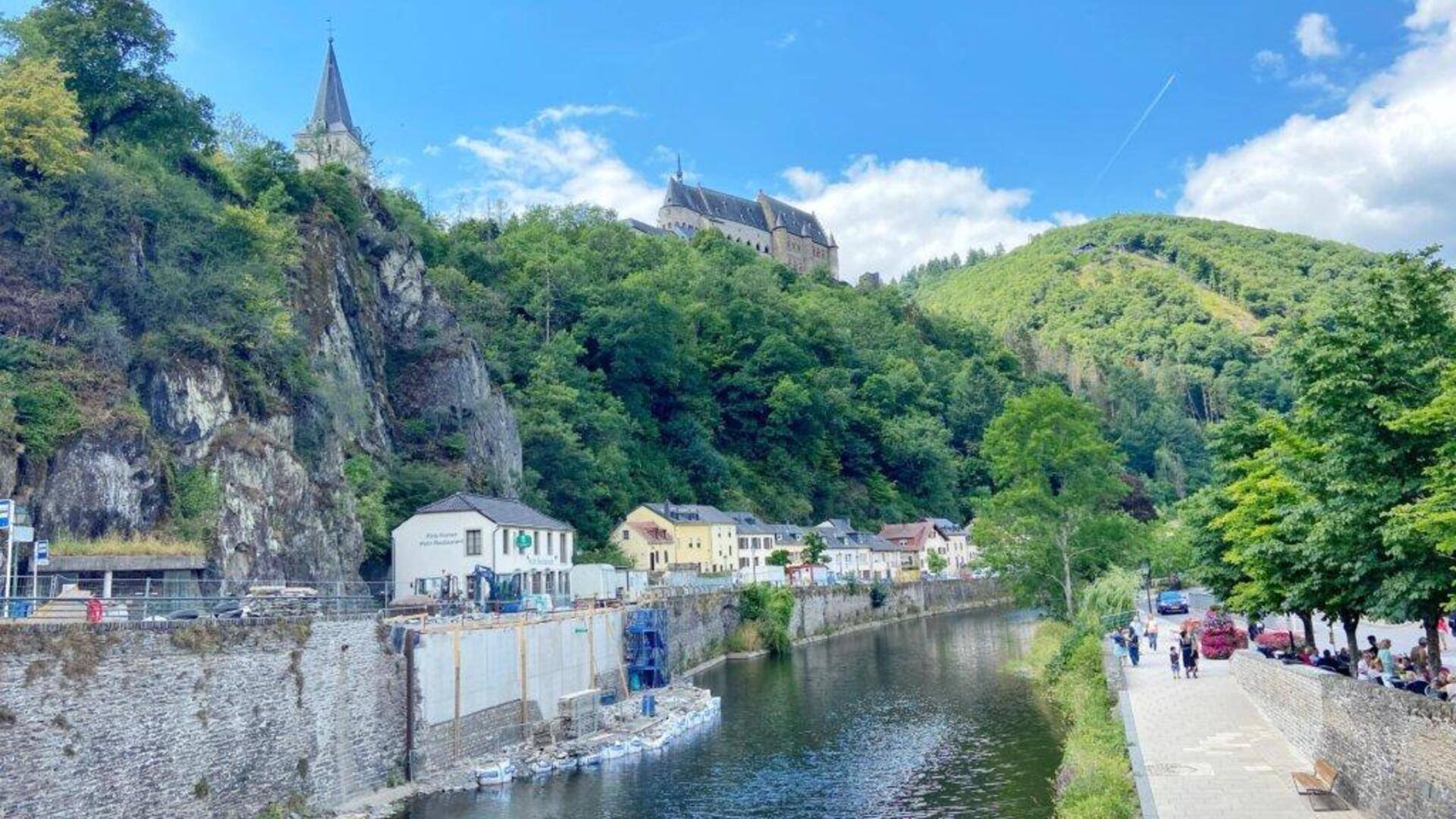 สถานที่ปิกนิกริมน้ำในลักเซมเบิร์ก ที่คลาสสิกไม่มีวันตกยุค