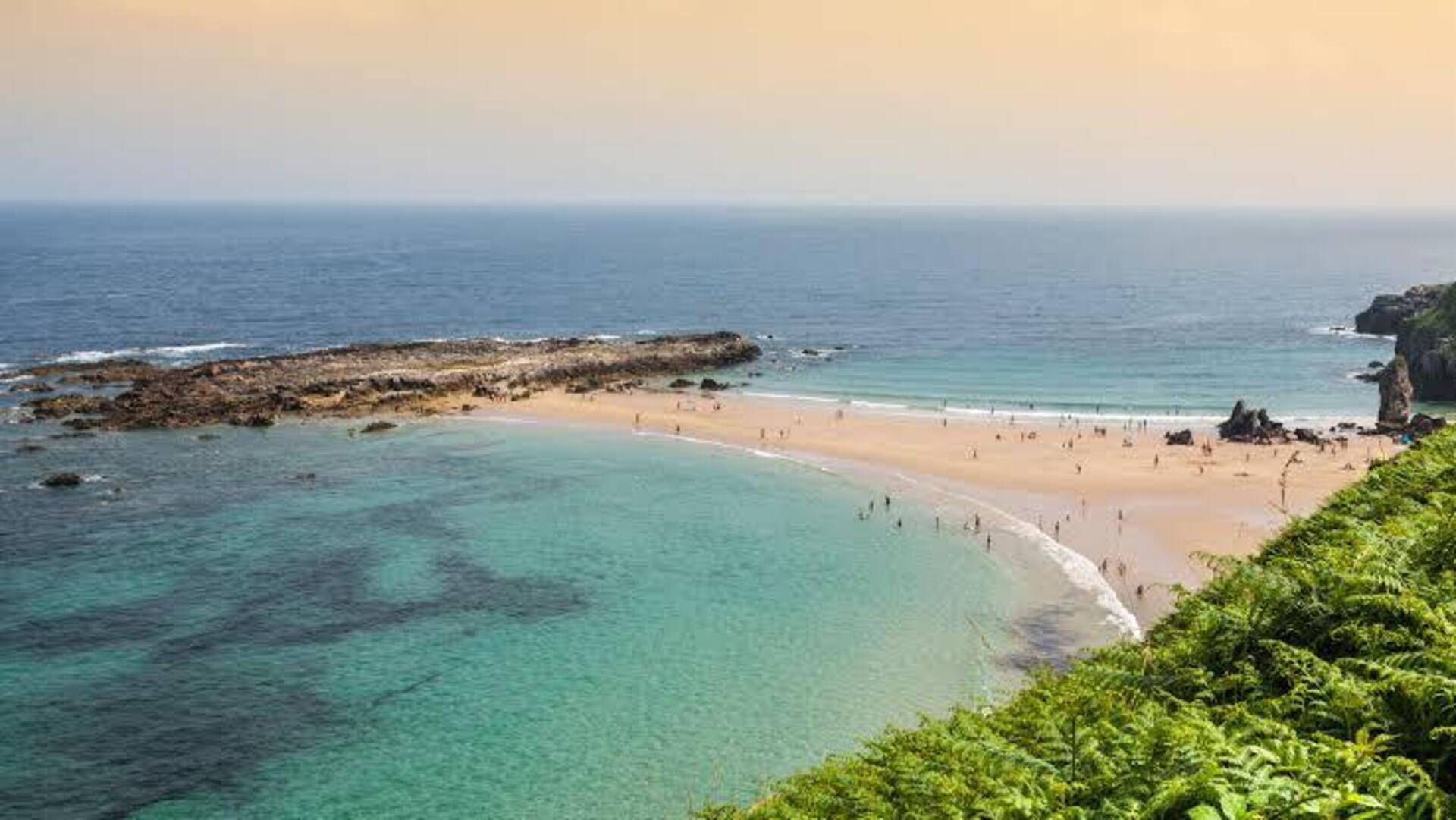 ชายหาดในภาคใต้ของสเปน ที่เหมาะสำหรับการพักผ่อนของครอบครัว