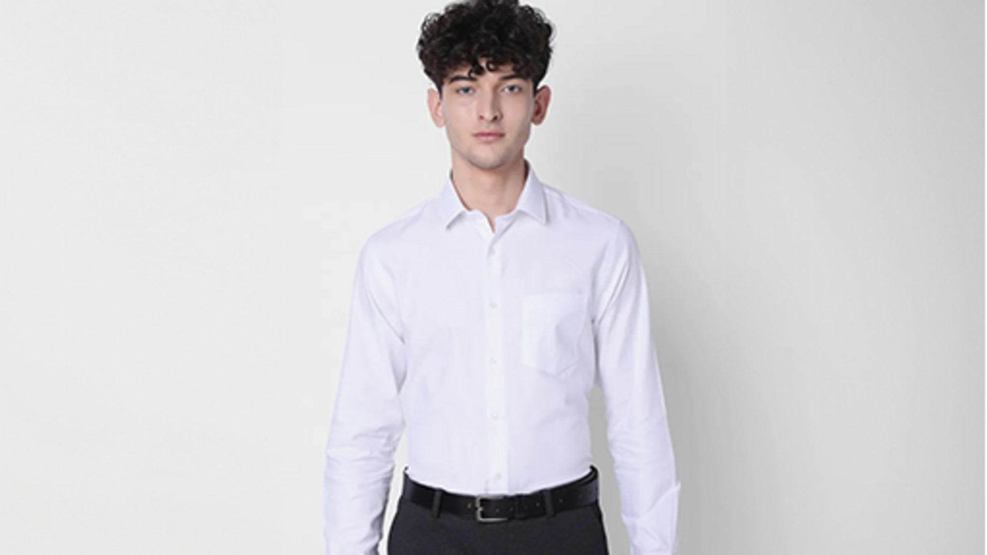เสื้อเชิ้ตขาว: สไตล์ที่ลงตัวสำหรับทุกโอกาส เสื้อเชิ้ตขาว: สไตล์ที่ลงตัวสำหรับทุกโอกาส