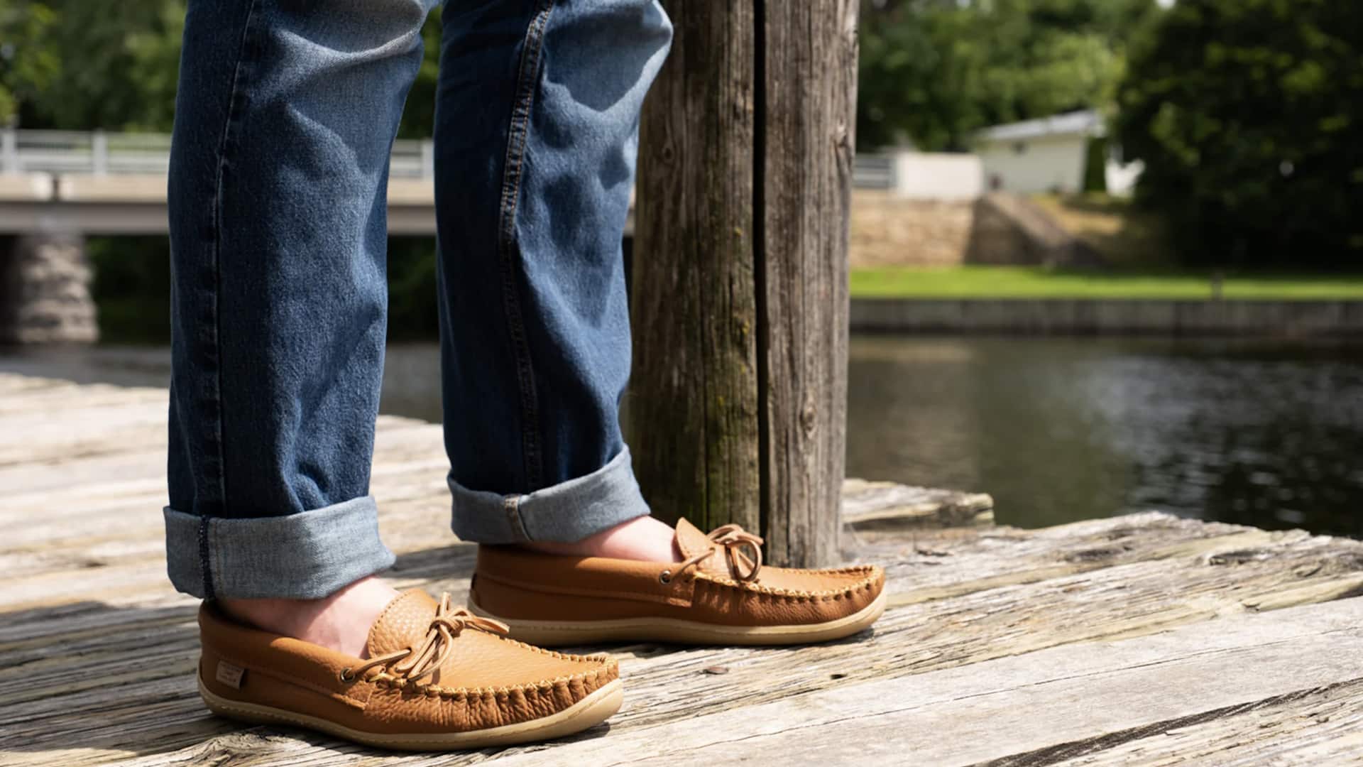 5 สไตล์ที่เข้ากับรองเท้าม็อกคาซินหนังได้อย่างลงตัว