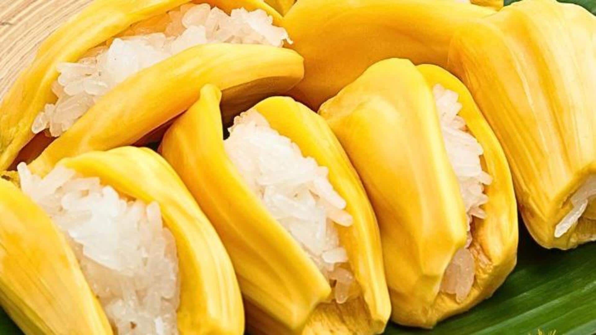 ข้าวมันมะพร้าวกับขนุนย่างและความหอมของถั่ว ข้าวมันมะพร้าวกับขนุนย่างและความหอมของถั่ว