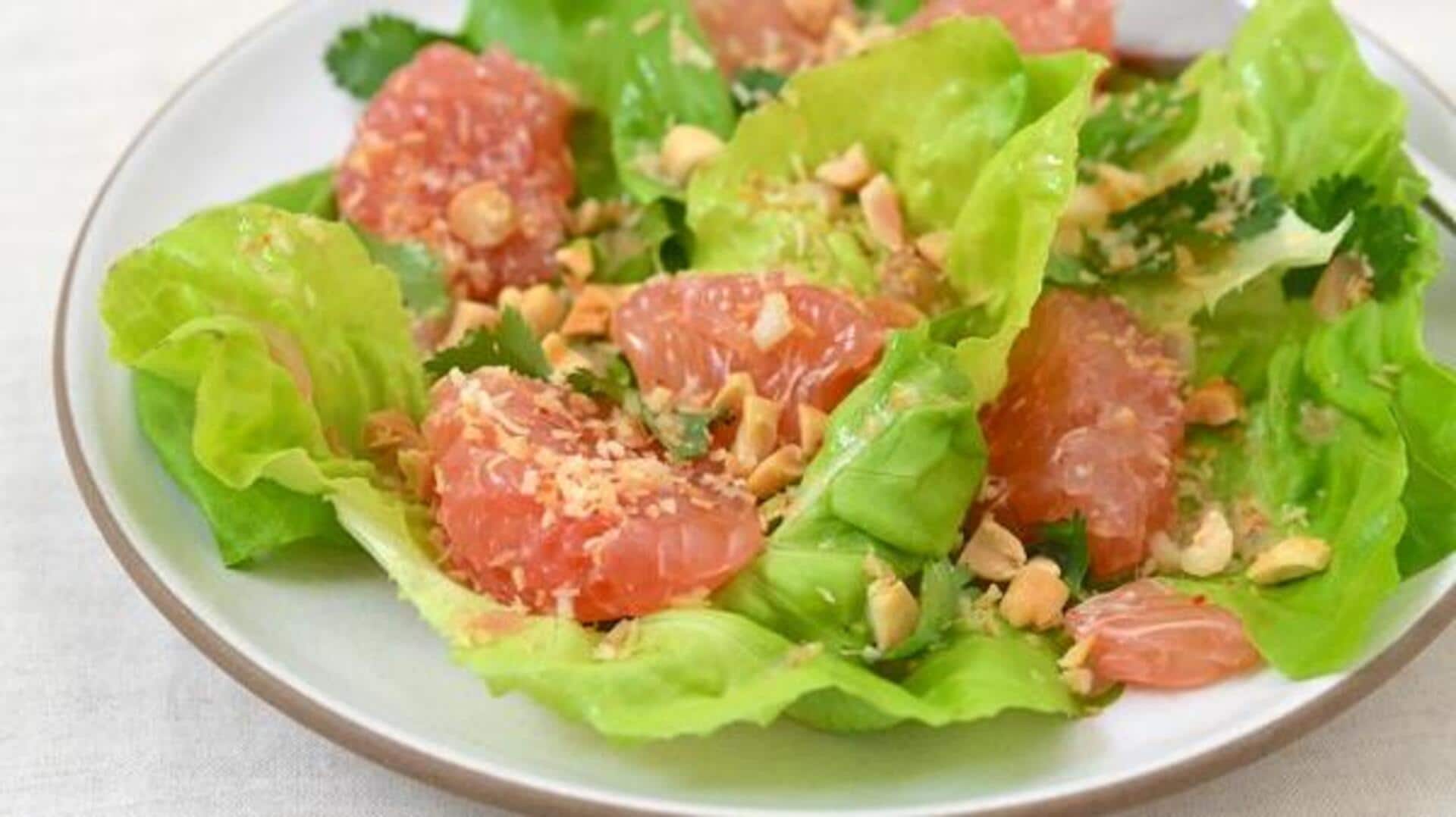 สลัดส้มโอขนุนกับมะพร้าวคั่ว: เมนูมังสวิรัติทำง่าย สดชื่นทุกคำ