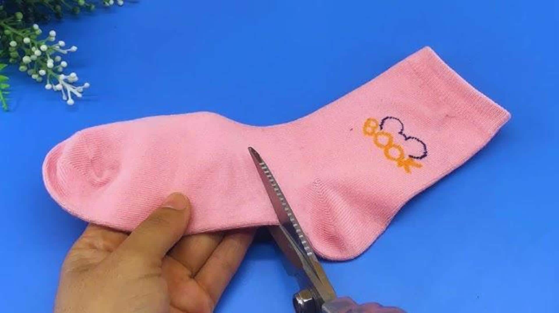 DIY สุดครีเอทีฟ เปลี่ยนถุงเท้าเก่าให้กลายเป็นของใช้ใหม่ DIY สุดครีเอทีฟ เปลี่ยนถุงเท้าเก่าให้กลายเป็นของใช้ใหม่