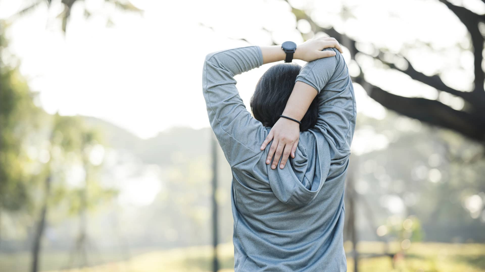 5 ท่าเหยียดไตรเซ็ปส์ คลายความตึงเครียด