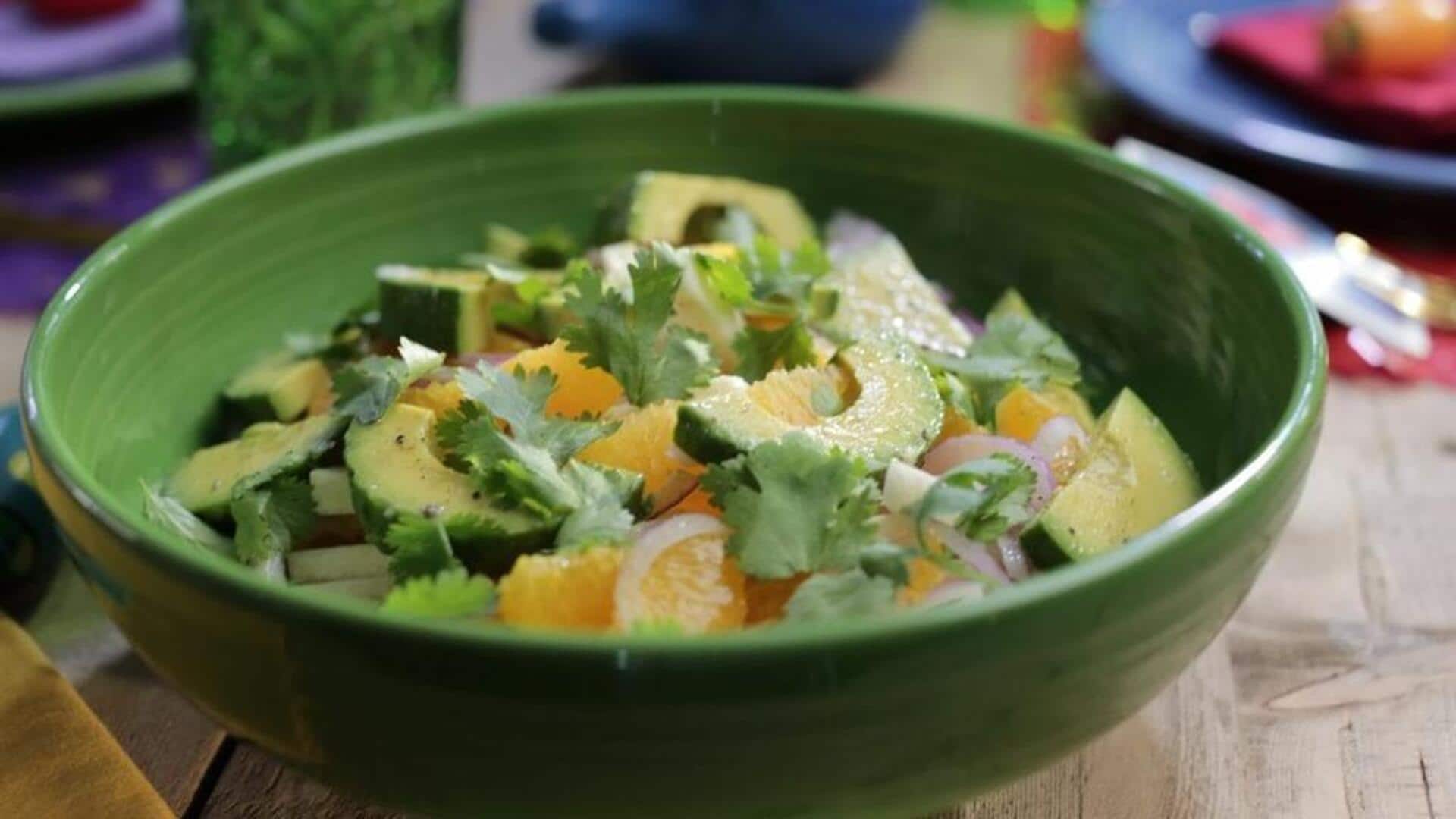 สลัดมันแกวสดกรอบราดซอสน้ำมะนาวหอมๆ