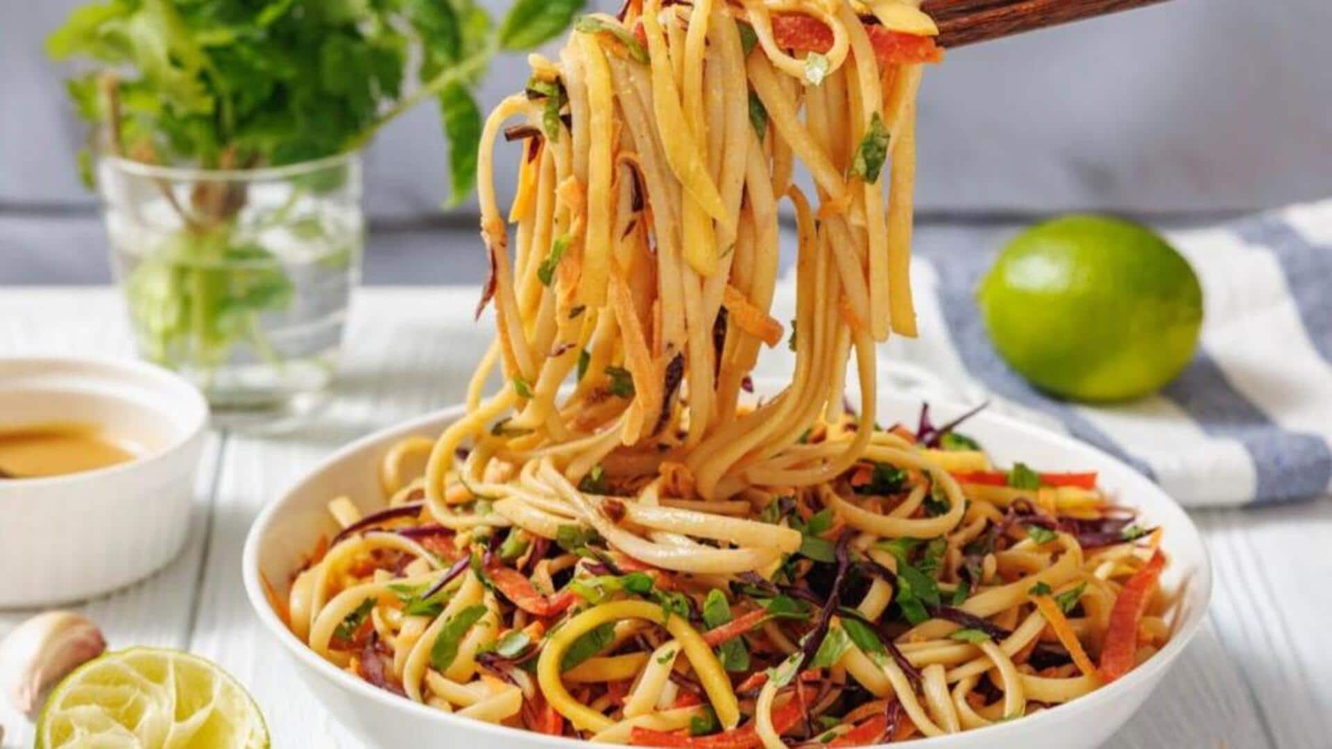 เมนูเส้นสุดเฮลท์ตี้ เสิร์ฟพร้อมน้ำจิ้มผลไม้ 