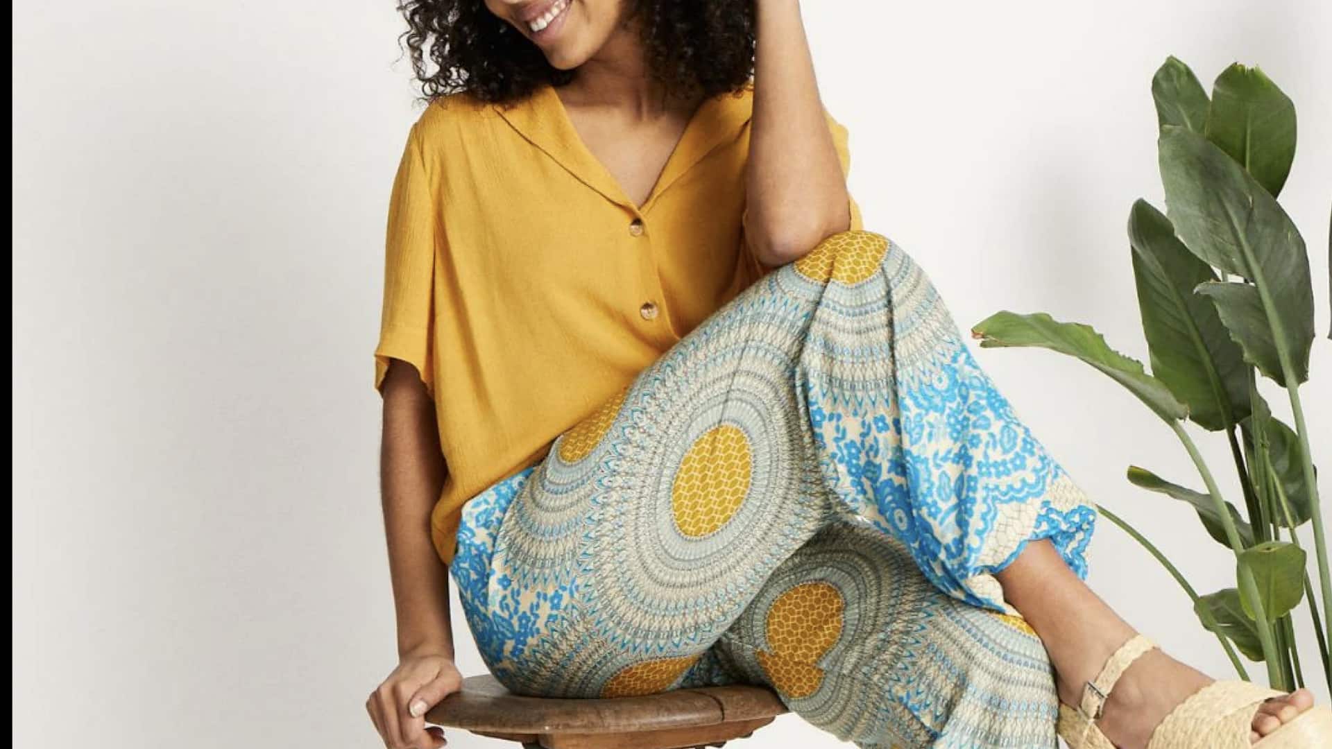 5 สไตล์เสื้อเบลาส์ที่แมตช์กับกางเกงฮาเร็มลายพิมพ์ได้อย่างลงตัว