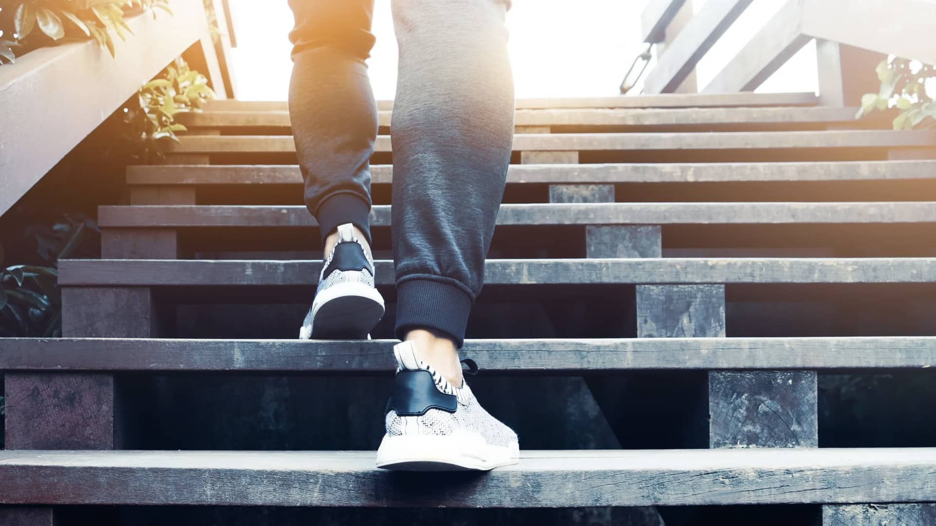 ฟิตแอนด์เฟิร์มด้วยการก้าวขึ้นบันได