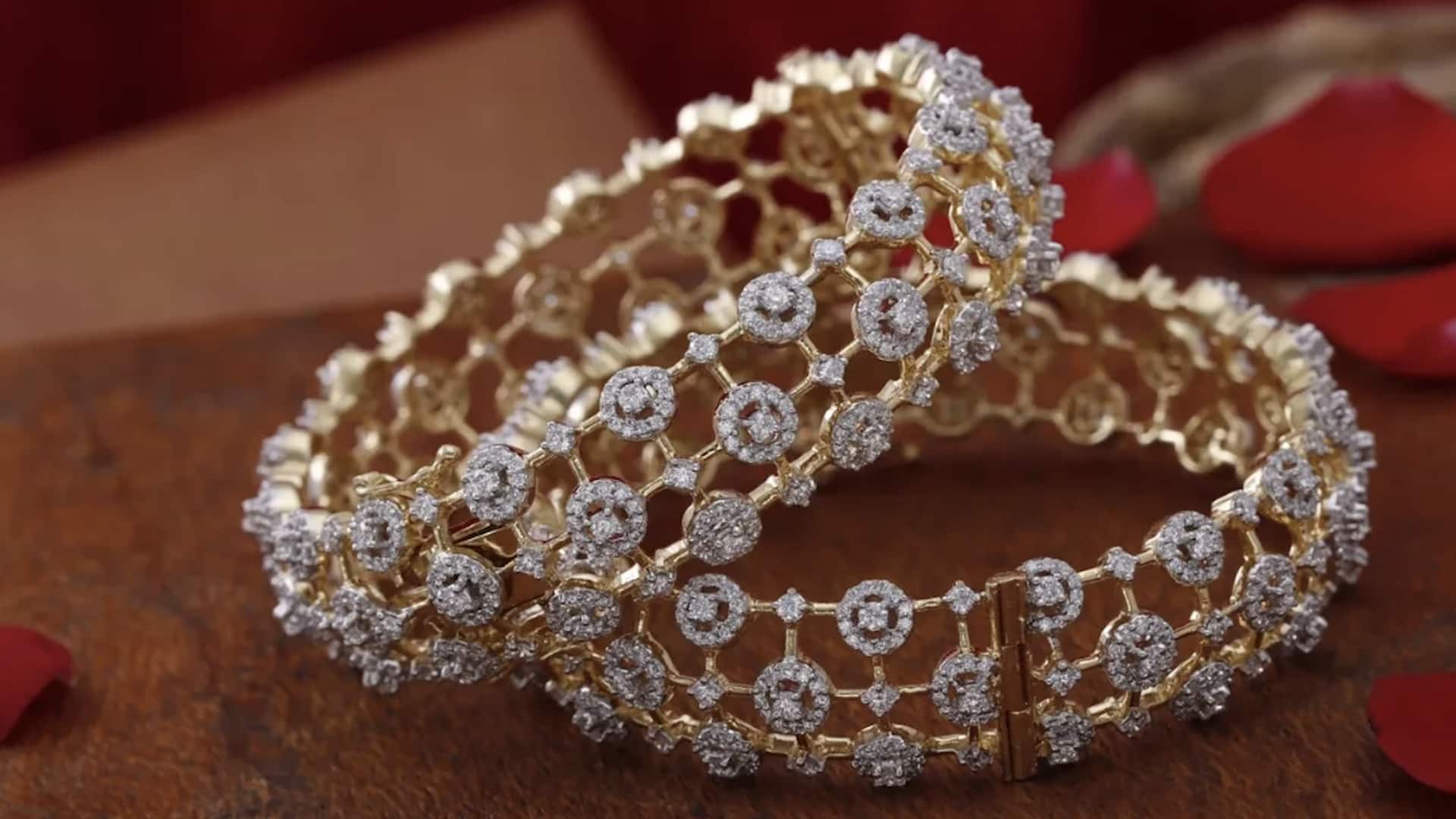 ไอเดียจับคู่กำไลข้อมือให้ดูดี มีสไตล์ไม่ซ้ำใคร ไอเดียจับคู่กำไลข้อมือให้ดูดี มีสไตล์ไม่ซ้ำใคร
