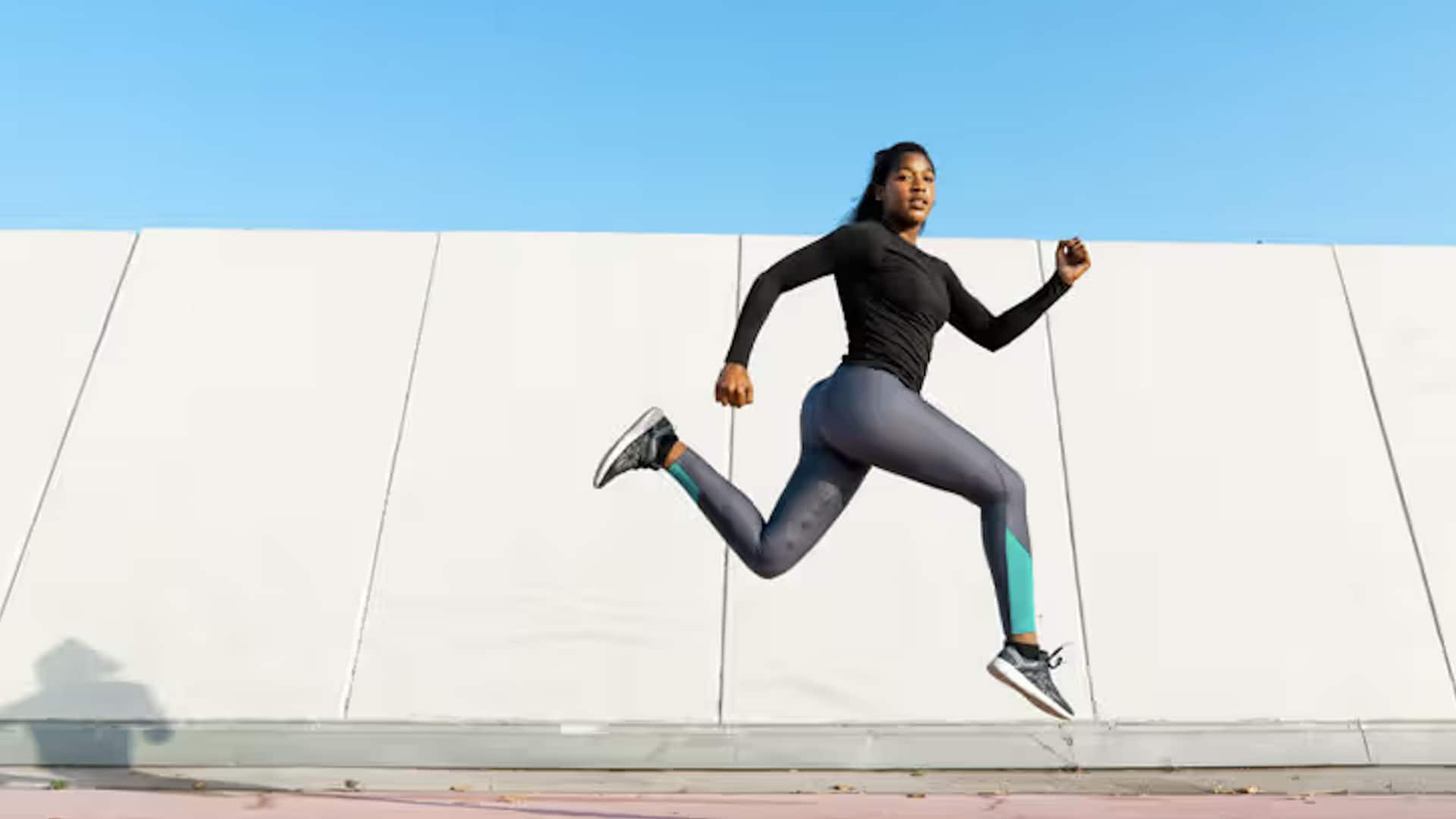 การกระโดดข้าง ท่าออกกำลังกายที่ช่วยให้เคลื่อนไหวคล่องตัวขึ้น