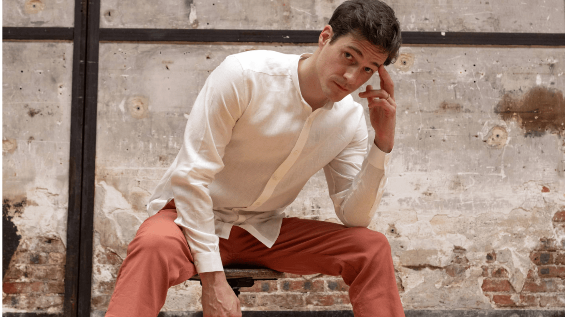 5 สไตล์ที่แมตช์กับกางเกงสีเทอราคอตต้าได้อย่างลงตัว