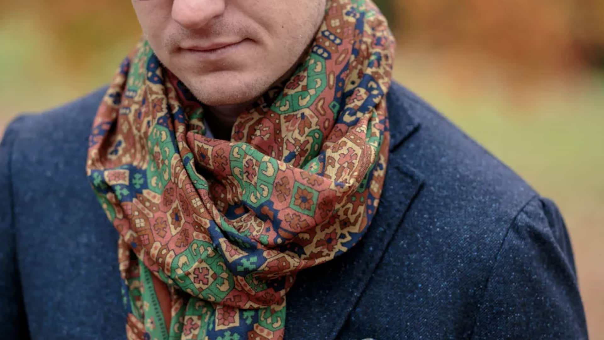 5 สไตล์แมตช์ลงตัวกับผ้าพันคอพาอิสลีย์