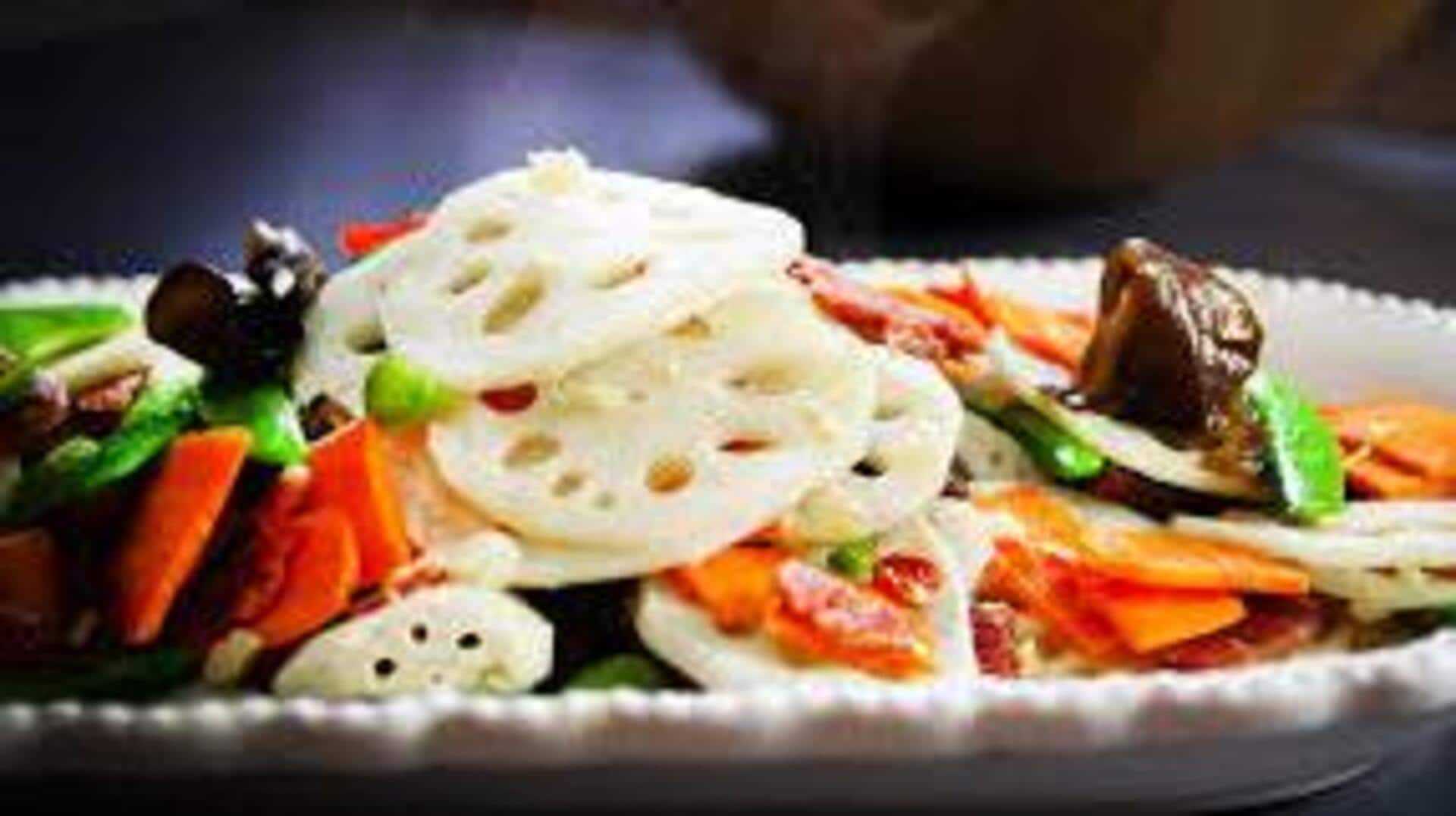 ผัดแครอท รากบัว และวอลนัท เมนูห้ารสอร่อยครบเครื่อง