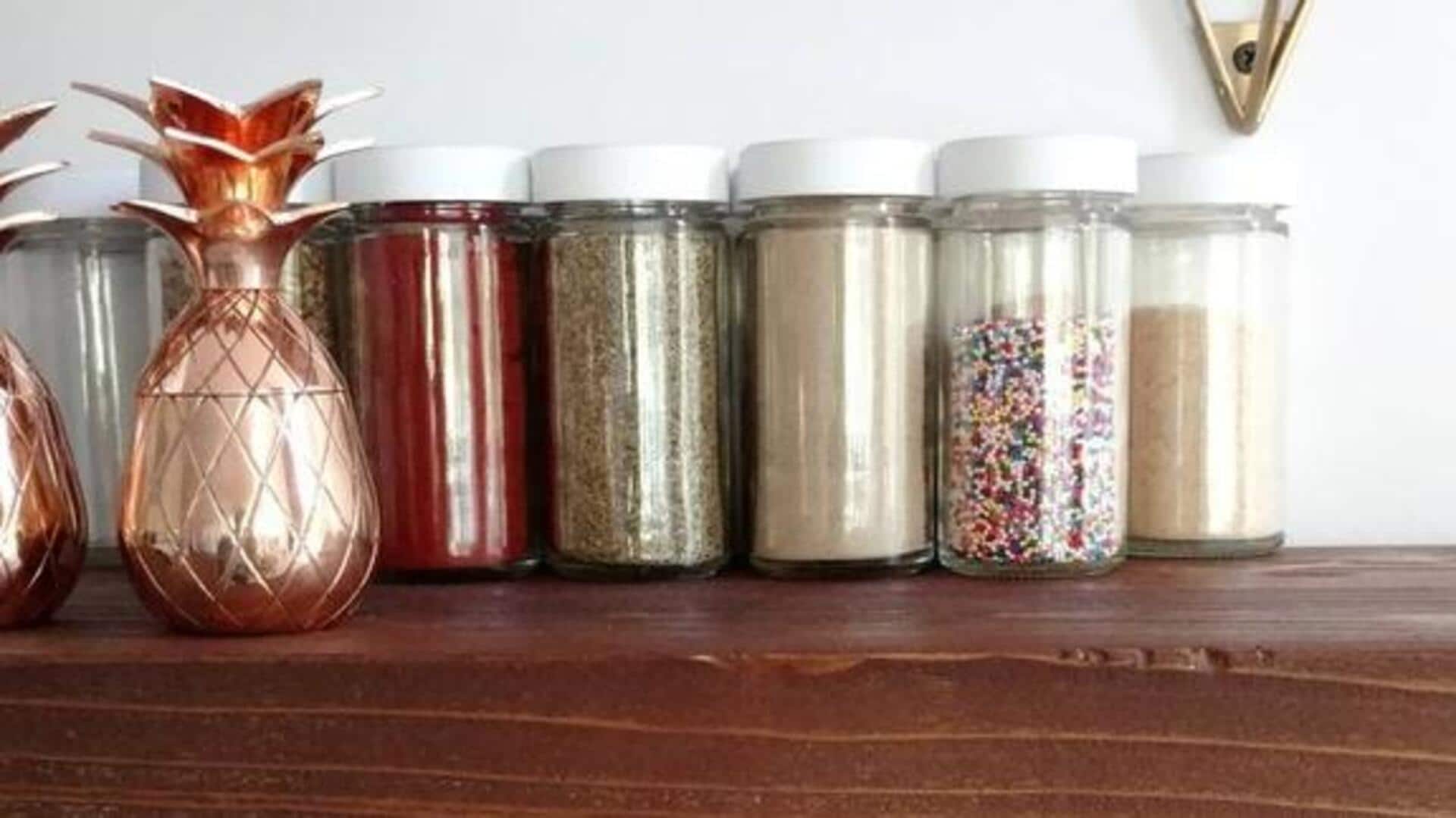 รีไซเคิลขวดเครื่องเทศเปล่าเป็นของใช้ในบ้าน