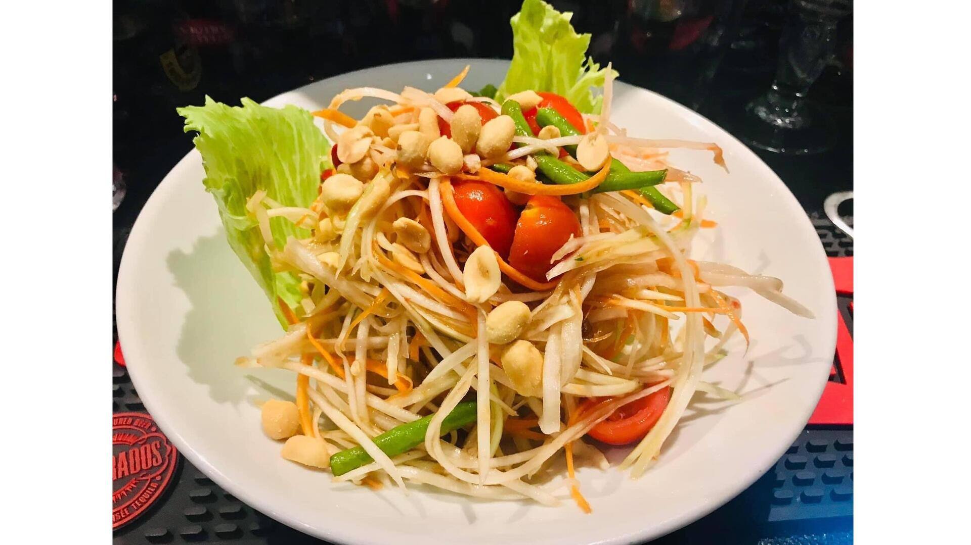 ส้มตำไทยหัวหอมพริกน้ำจิ้ม วิธีทำอาหารมังสวิรัติแบบง่ายๆ