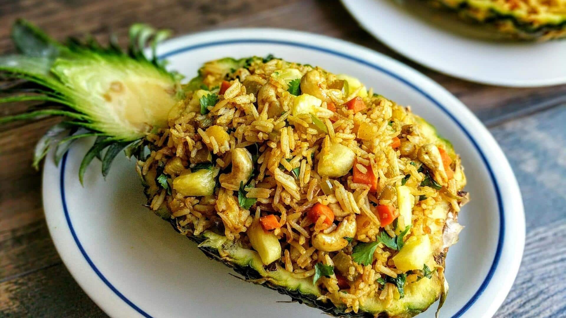 ข้าวผัดสับปะรดเผ็ด: มื้ออาหารมังสวิรัติที่สดชื่น ข้าวผัดสับปะรดเผ็ด: มื้ออาหารมังสวิรัติที่สดชื่น
