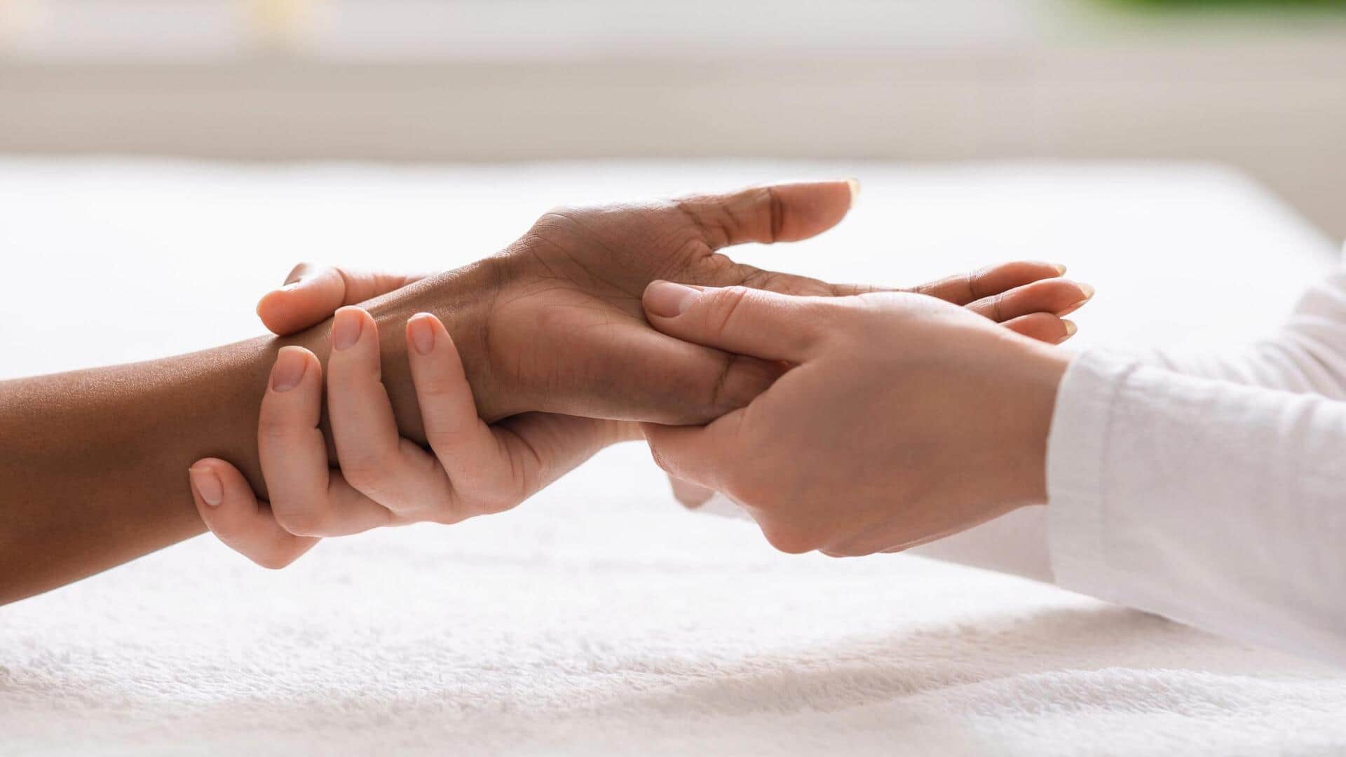 นวดมือช่วงกลางวันเพื่อปรับสมดุลอารมณ์