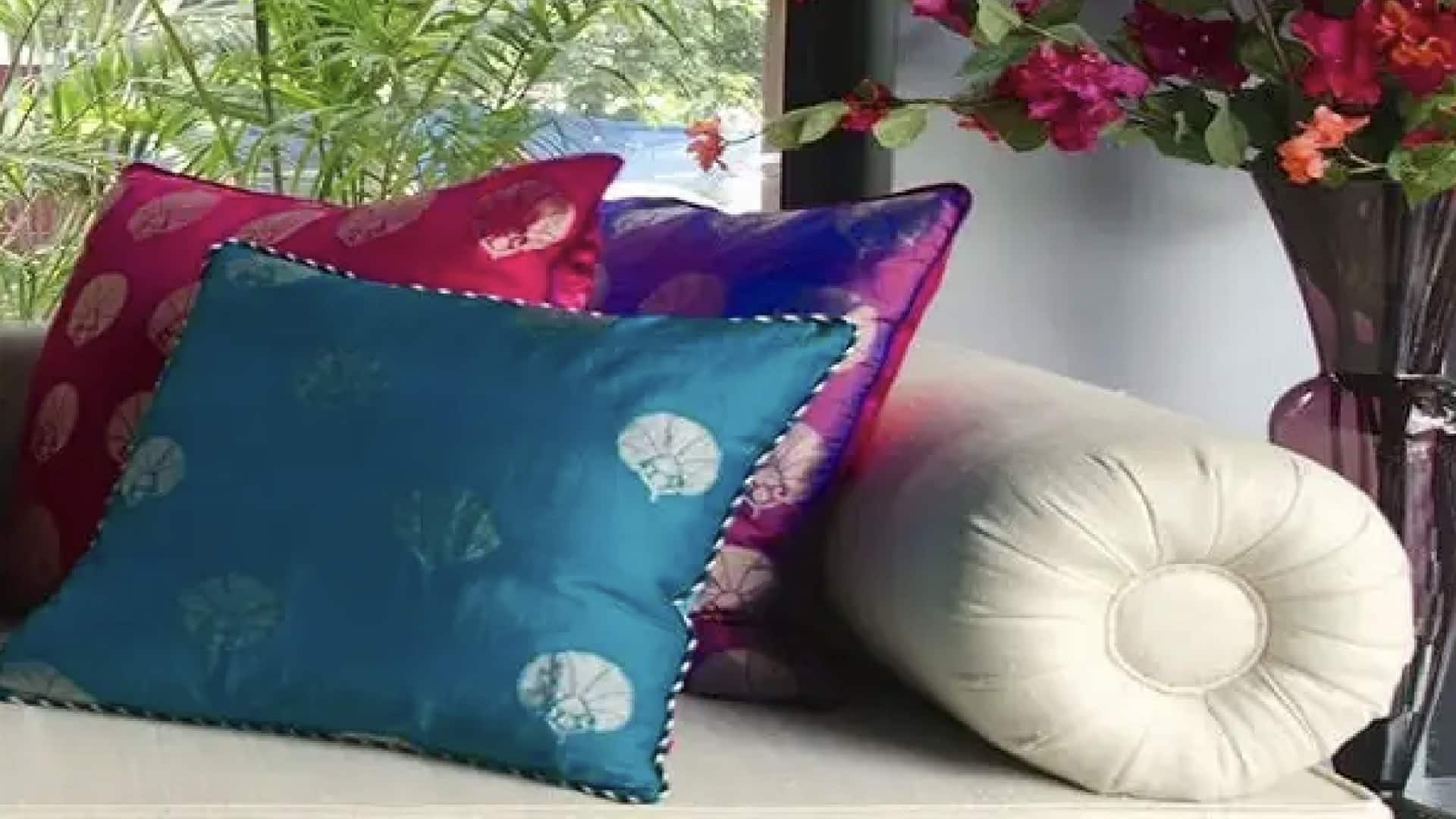 DIY ปลอกหมอนสุดเก๋ จากผ้าส่าหรีเก่า ต้อนรับหน้าร้อน DIY ปลอกหมอนสุดเก๋ จากผ้าส่าหรีเก่า ต้อนรับหน้าร้อน