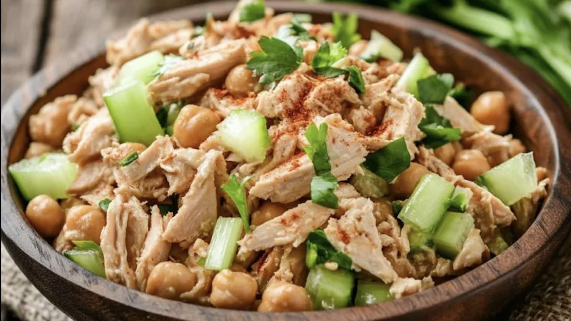 ยำขนุนรสจัด: อาหารมังสวิรัติที่ไม่เคยล้าสมัย ยำขนุนรสจัด: อาหารมังสวิรัติที่ไม่เคยล้าสมัย