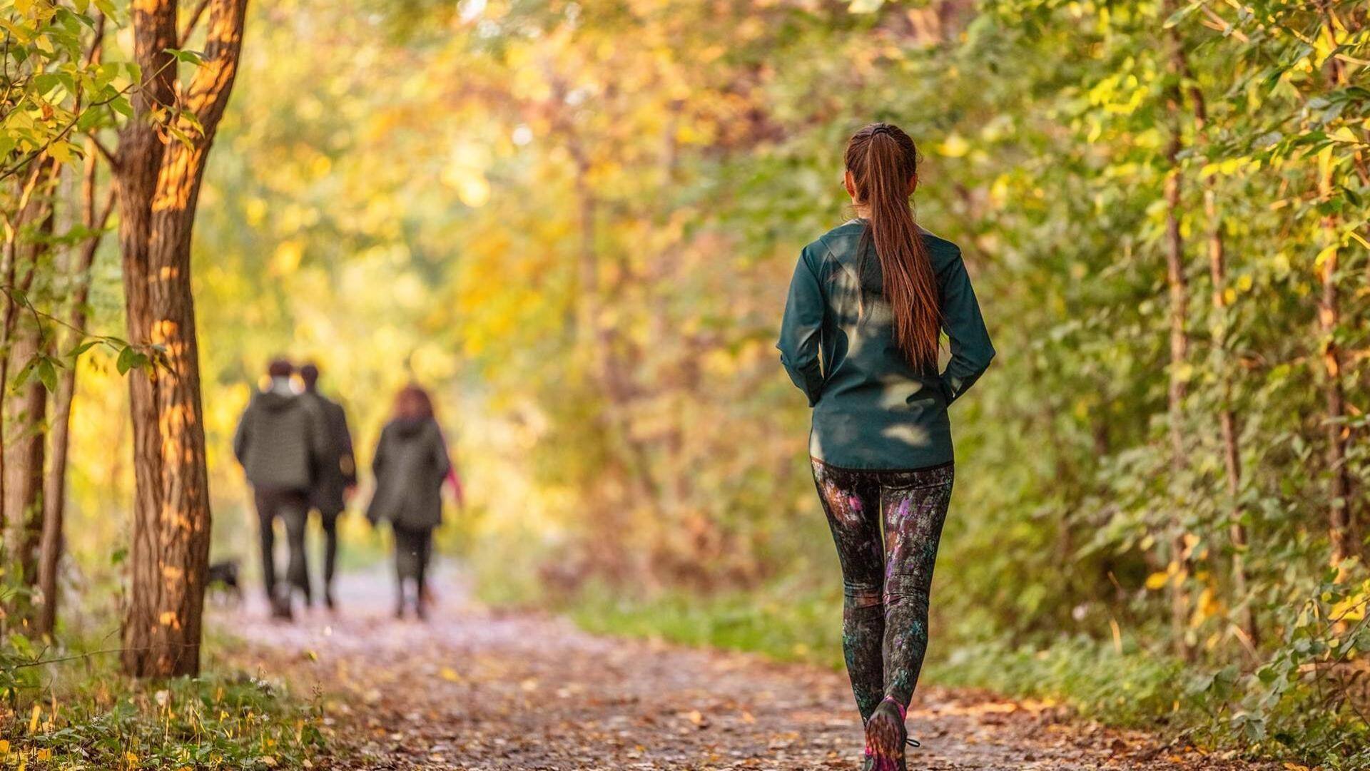 การเดินอย่างมีสติ: วิธีเพิ่มความตระหนักรู้ในชีวิตประจำวัน