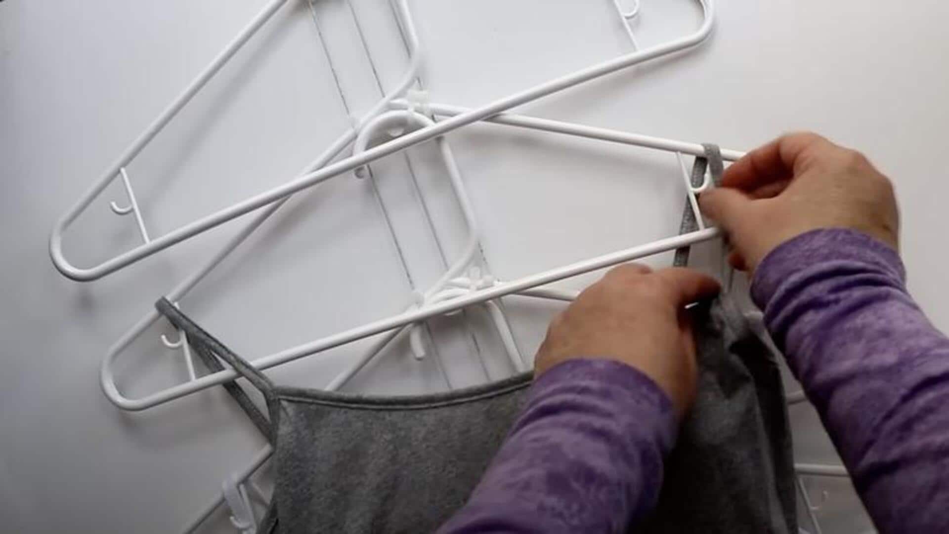 เปลี่ยนไม้แขวนเสื้อเหลือใช้เป็นที่จัดเก็บสุดประหยัดพื้นที่