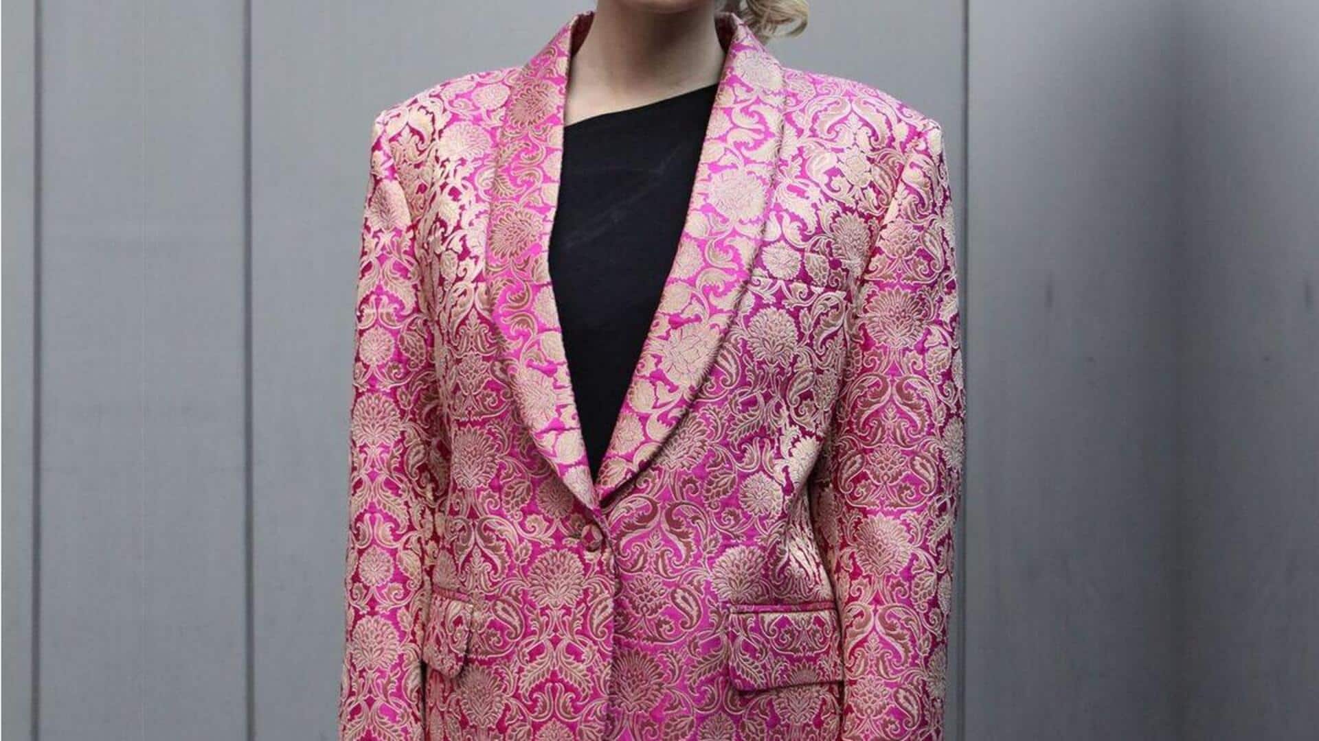 5 สไตล์การแต่งตัวที่แมทช์กับเสื้อคลุมโบรเคดได้ลงตัว