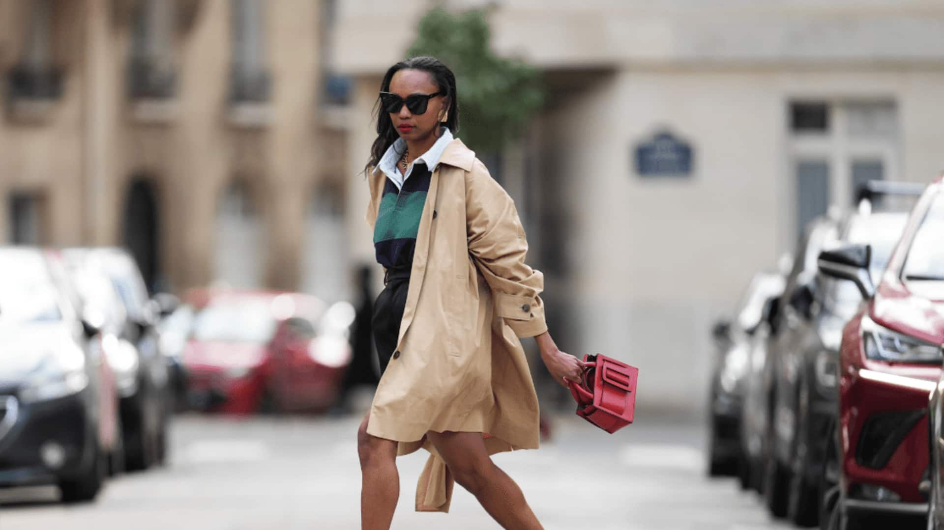 5 สไตล์แฟชั่นที่แมตช์กับเสื้อคลุมทรงเอได้ลงตัว