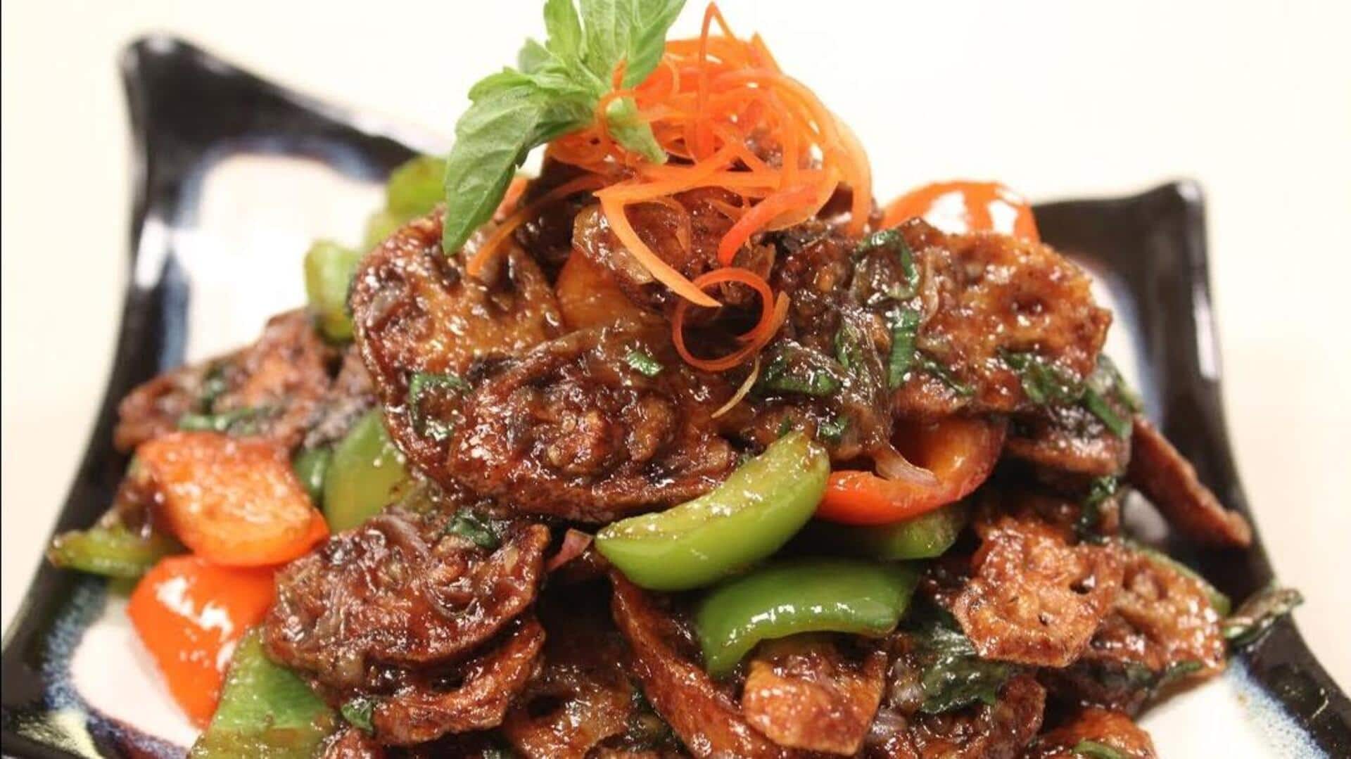 ผัดก้านบัวกับเม็ดมะม่วงหิมพานต์ เมนูมังสวิรัติสุดฮิต