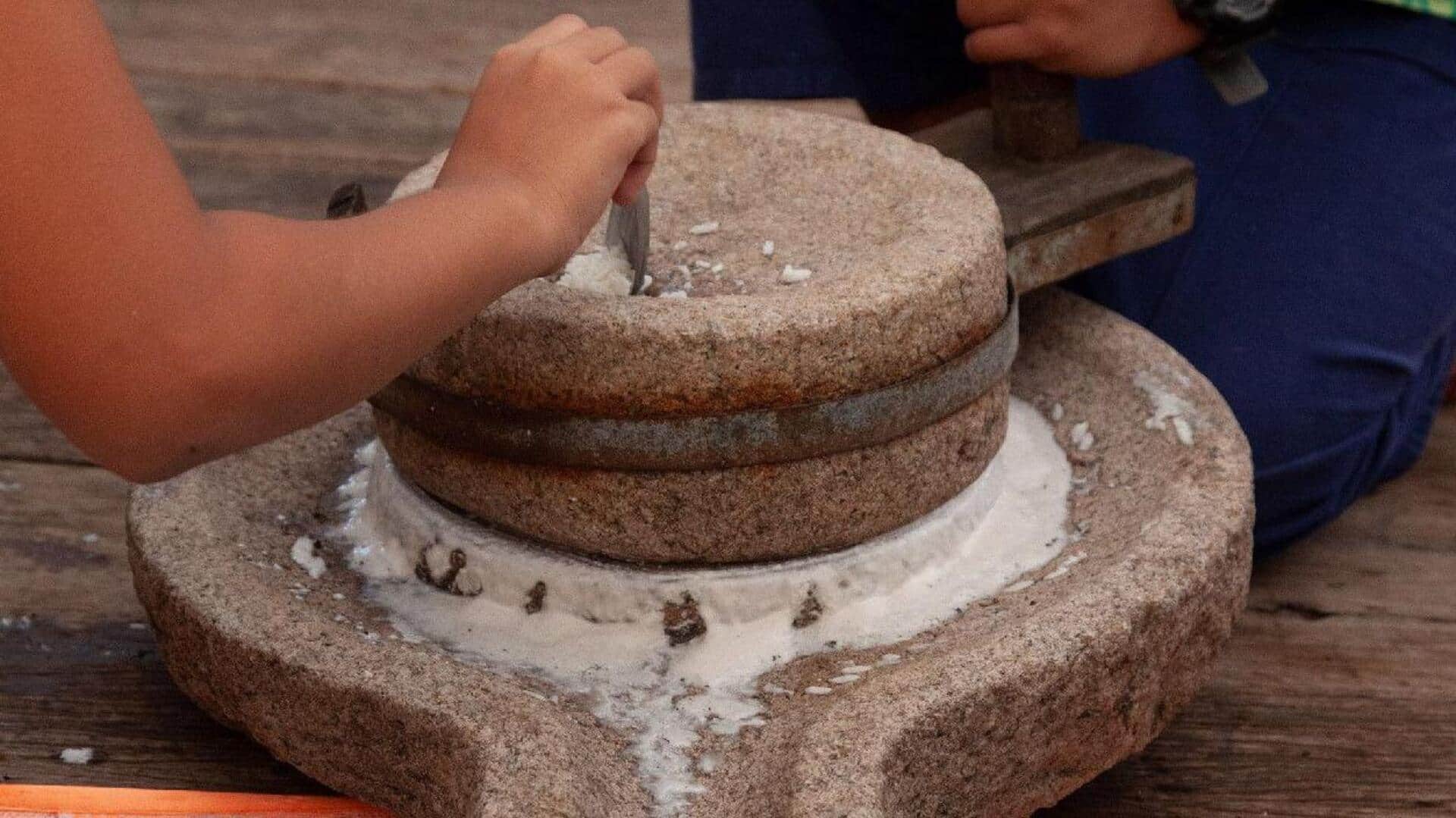 เสริมความแข็งแรงให้มือด้วยการโม่หินแบบดั้งเดิม