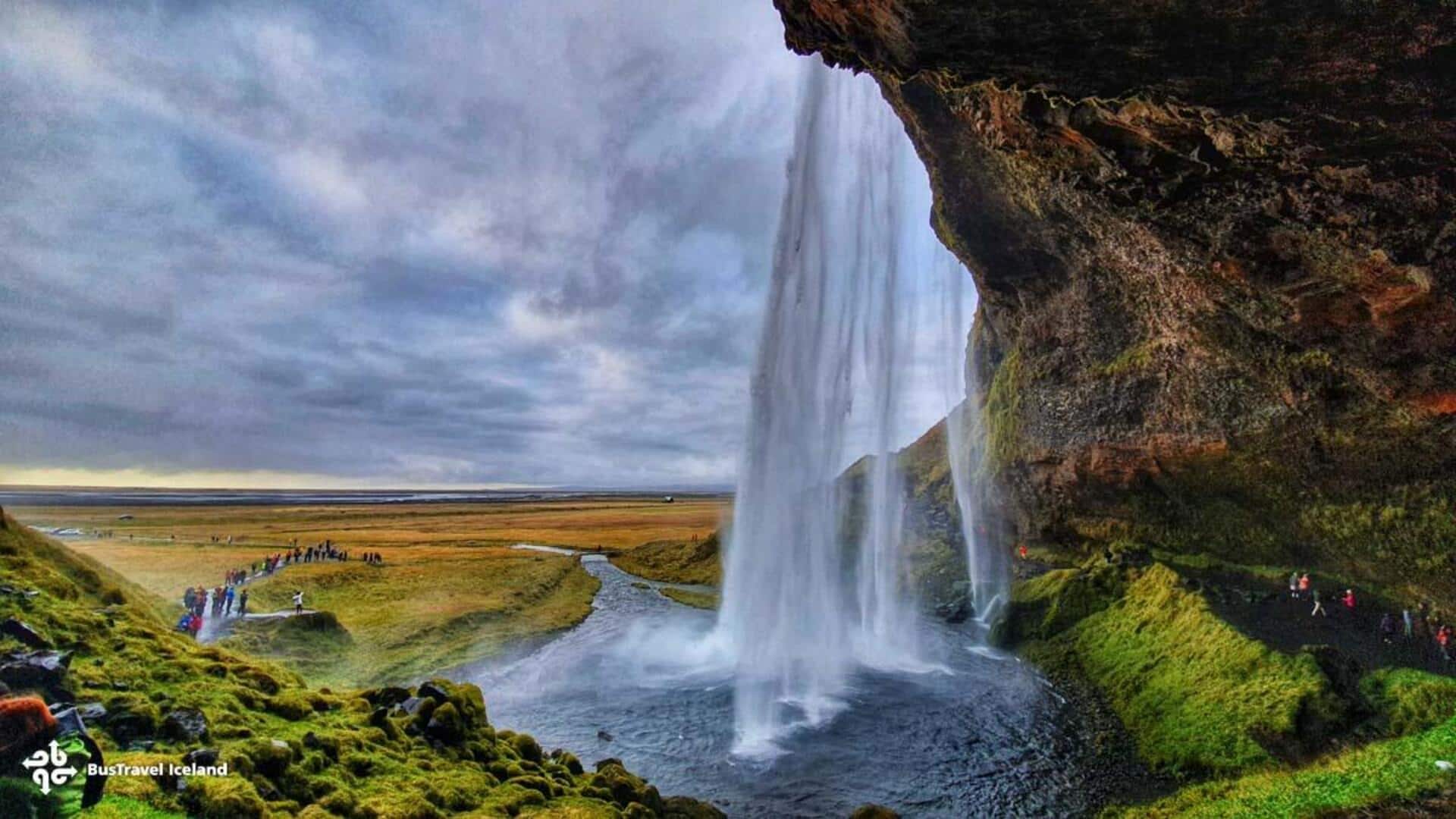 น้ำตกที่สวยงามและน่าหลงใหลในไอซ์แลนด์