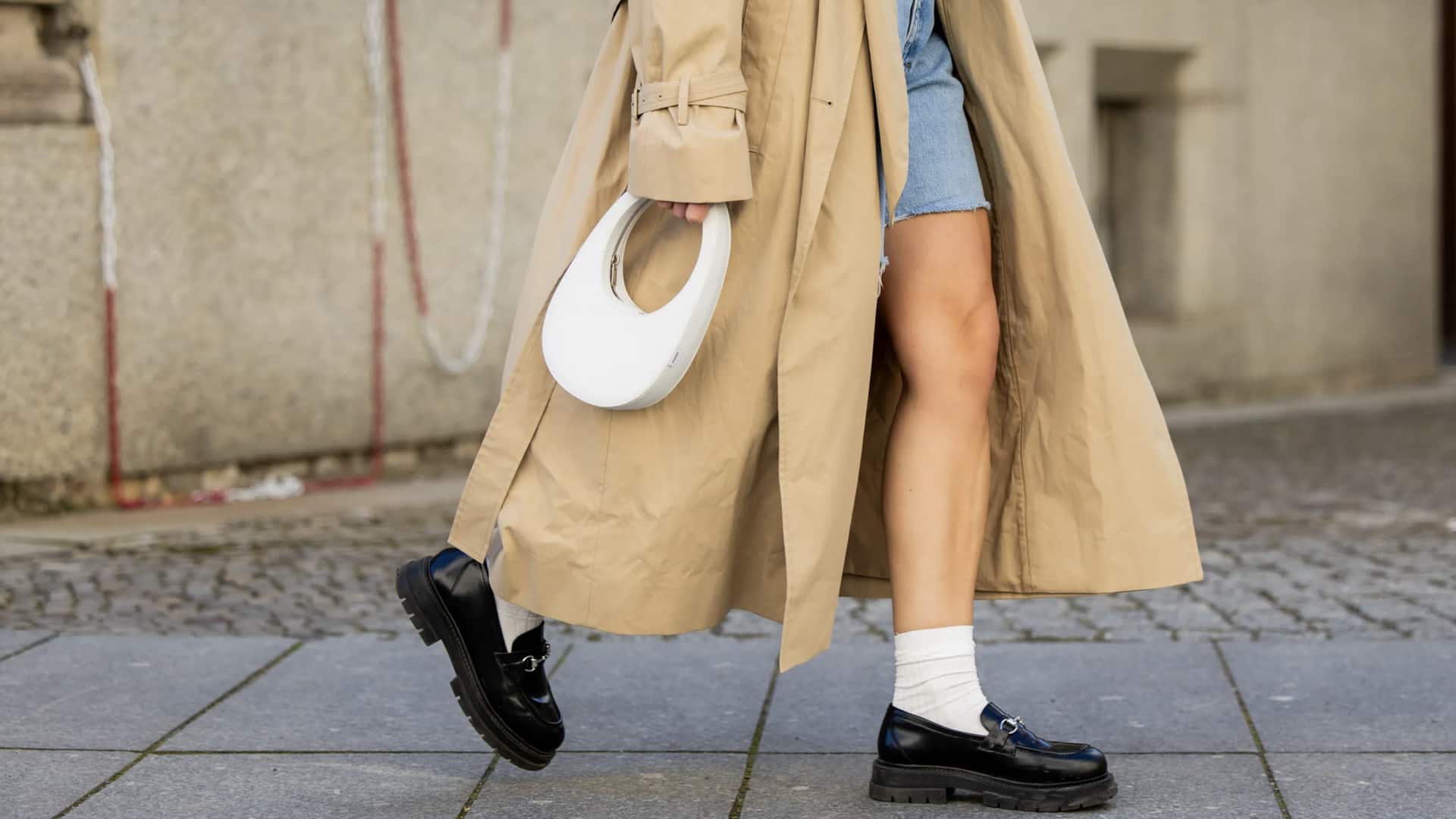 5 สไตล์แมตช์ลงตัวกับรองเท้าลอฟเฟอร์หนังกลับ