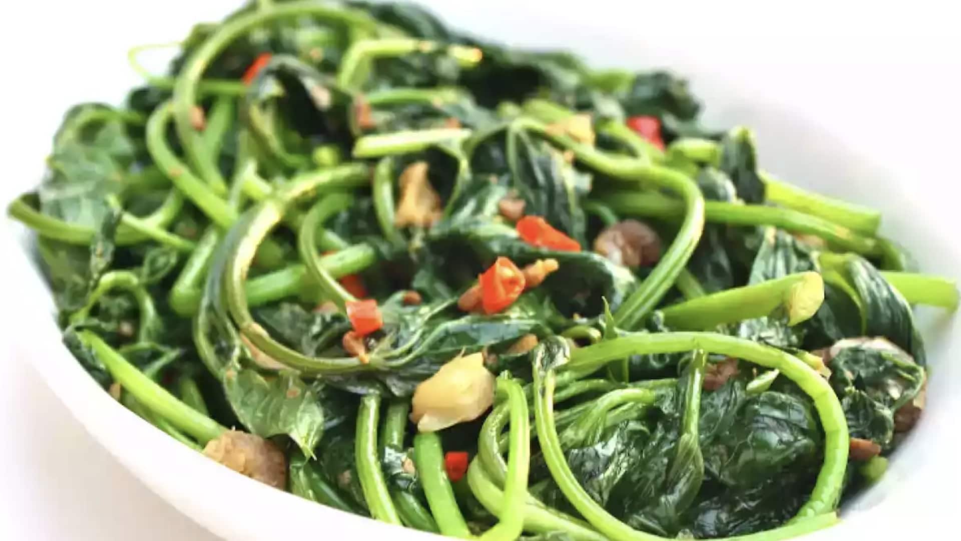 ผัดใบมันหวานกรอบ: เมนูมังสวิรัติไทยทำง่าย